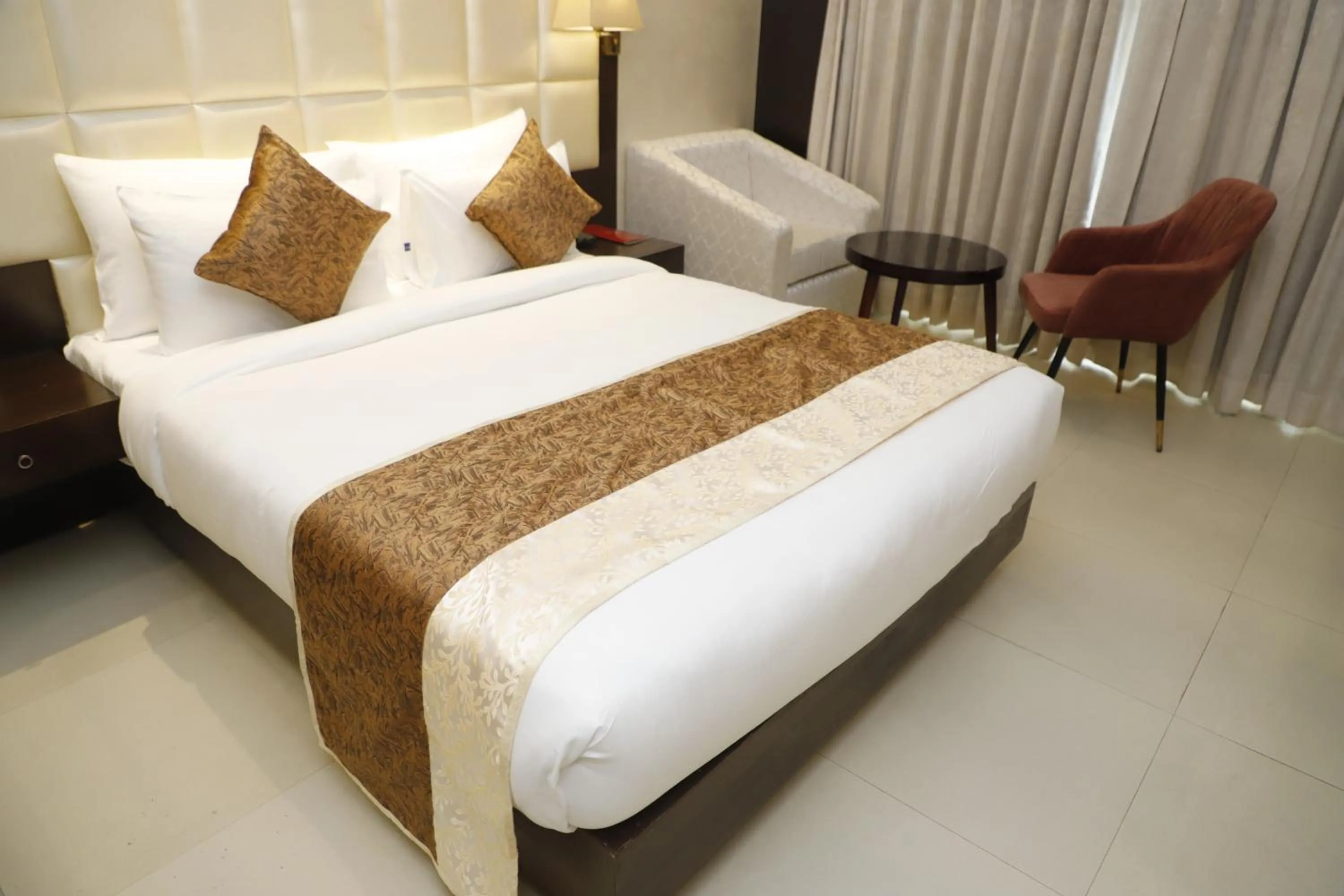 Bed in Udman Hotel at 18km from IGI Airport, By Ferns N Petals, Chattarpur, Delhi