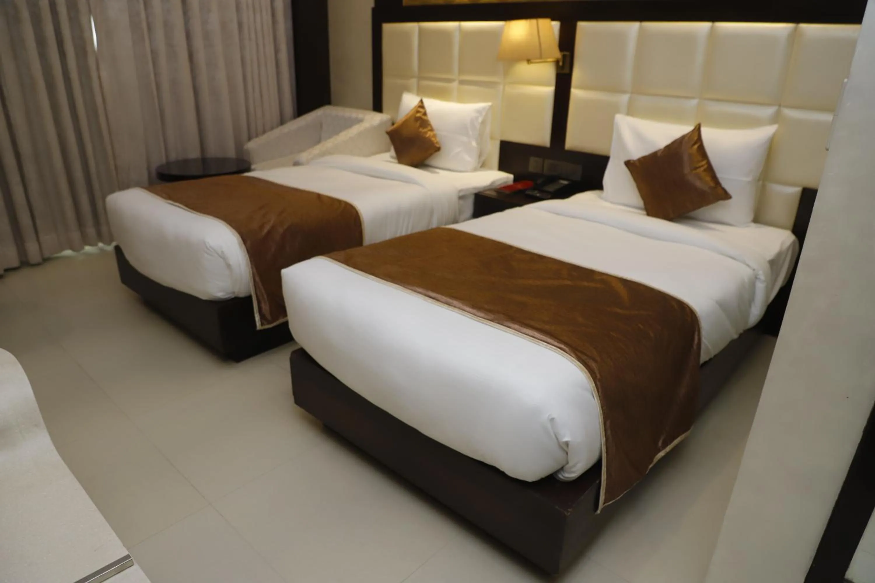 Bed in Udman Hotel at 18km from IGI Airport, By Ferns N Petals, Chattarpur, Delhi