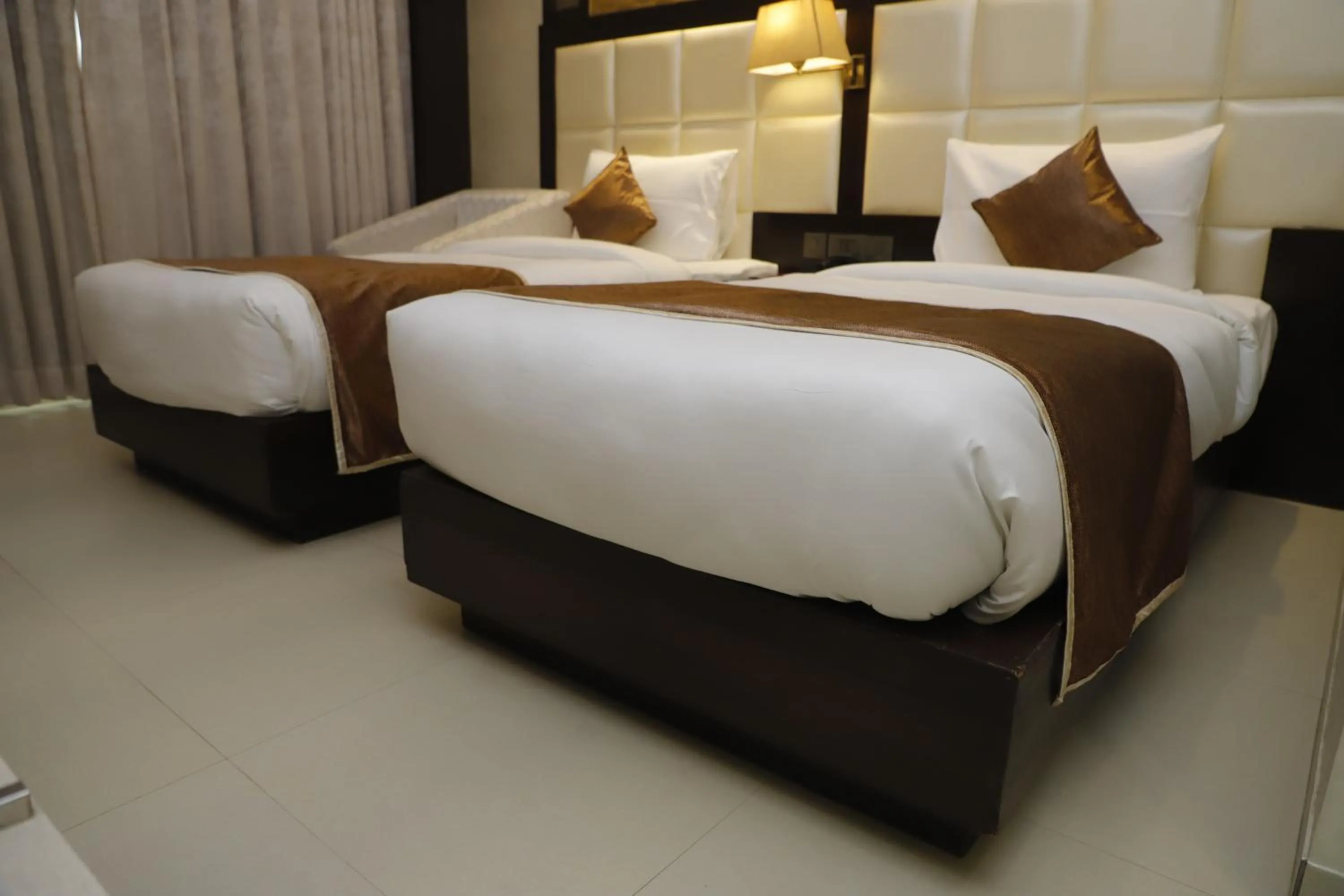 Bed in Udman Hotel at 18km from IGI Airport, By Ferns N Petals, Chattarpur, Delhi