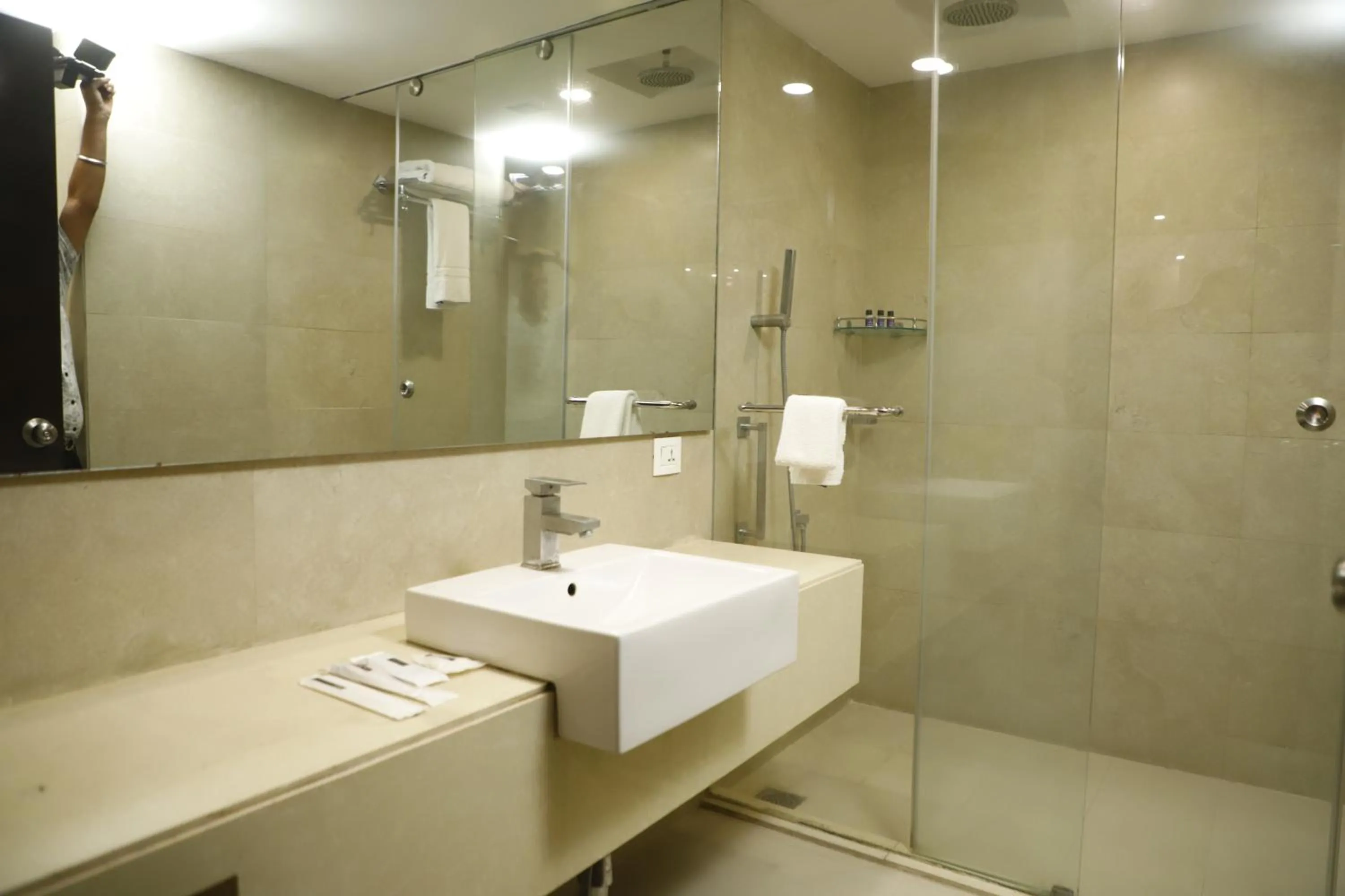 Shower in Udman Hotel at 18km from IGI Airport, By Ferns N Petals, Chattarpur, Delhi