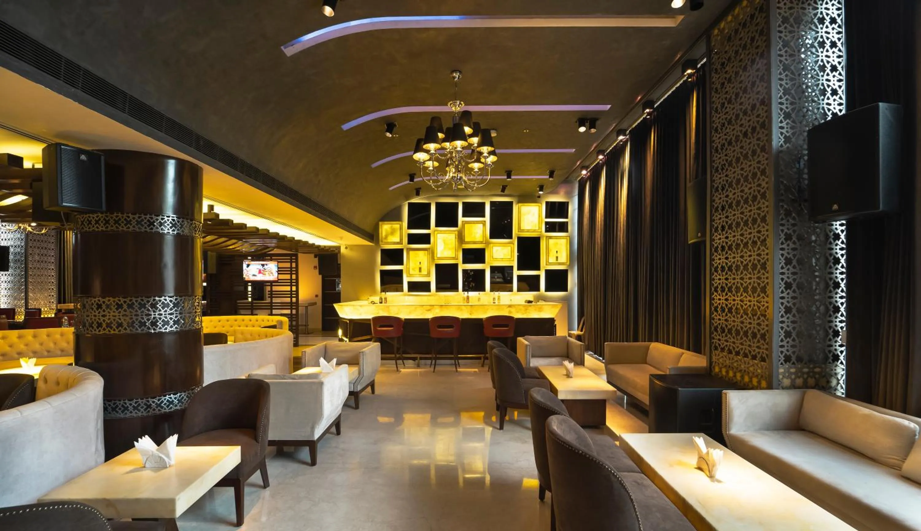 Restaurant/places to eat in Udman Hotel at 18km from IGI Airport, By Ferns N Petals, Chattarpur, Delhi