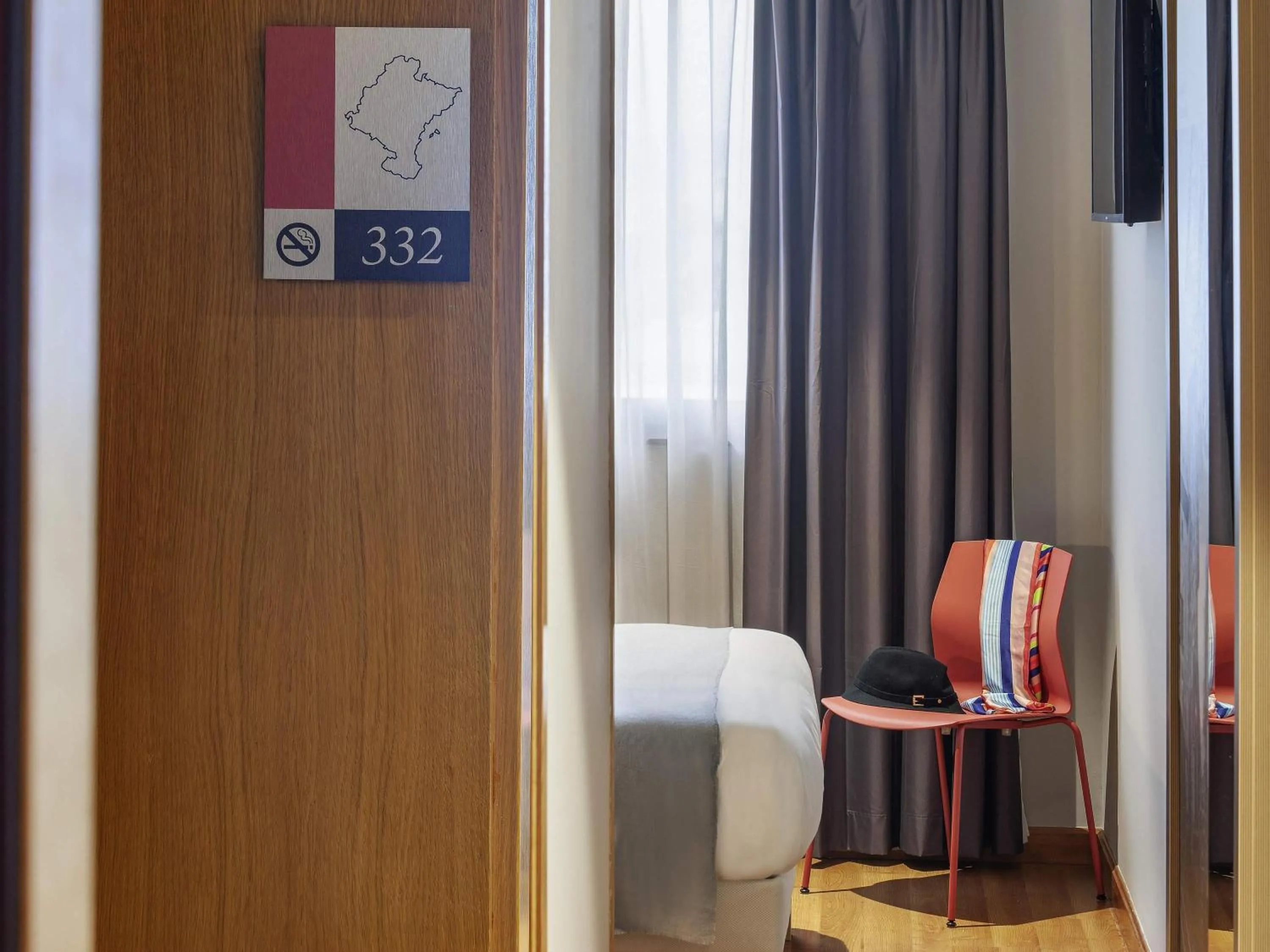 Bedroom in ibis Styles Pamplona Noain