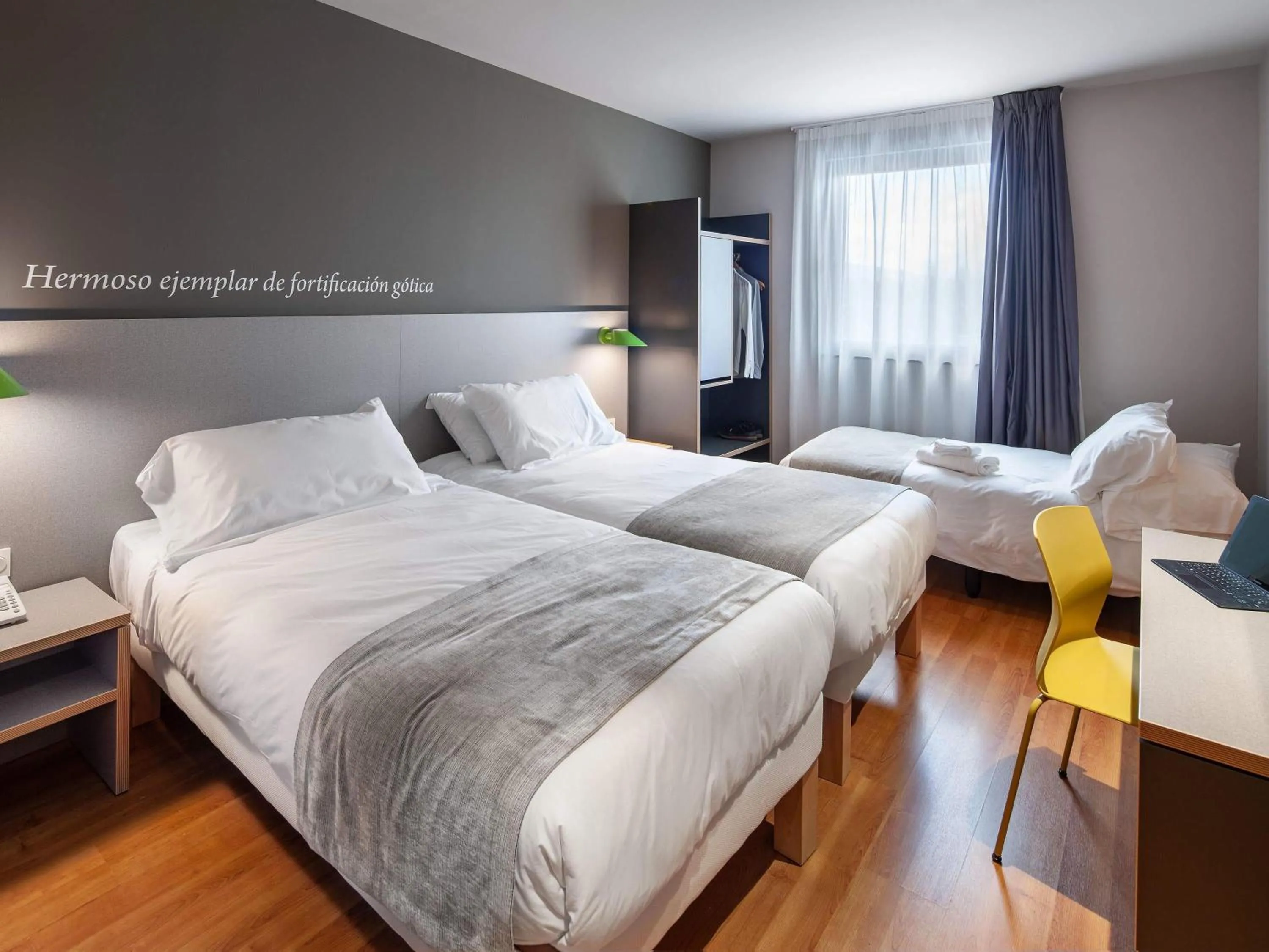 Bedroom, Bed in ibis Styles Pamplona Noain