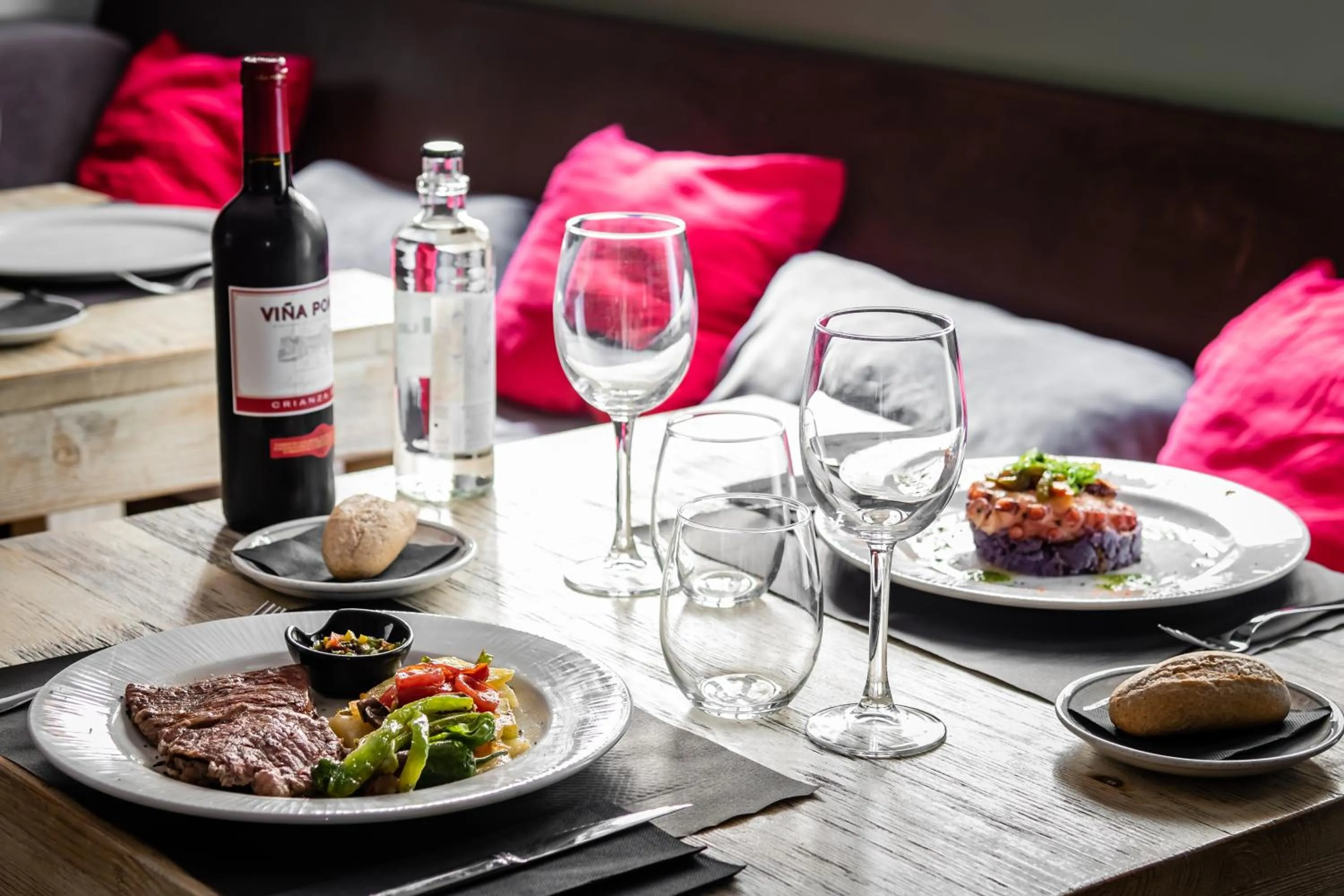 Restaurant/places to eat in Hotel Don Jaime 54