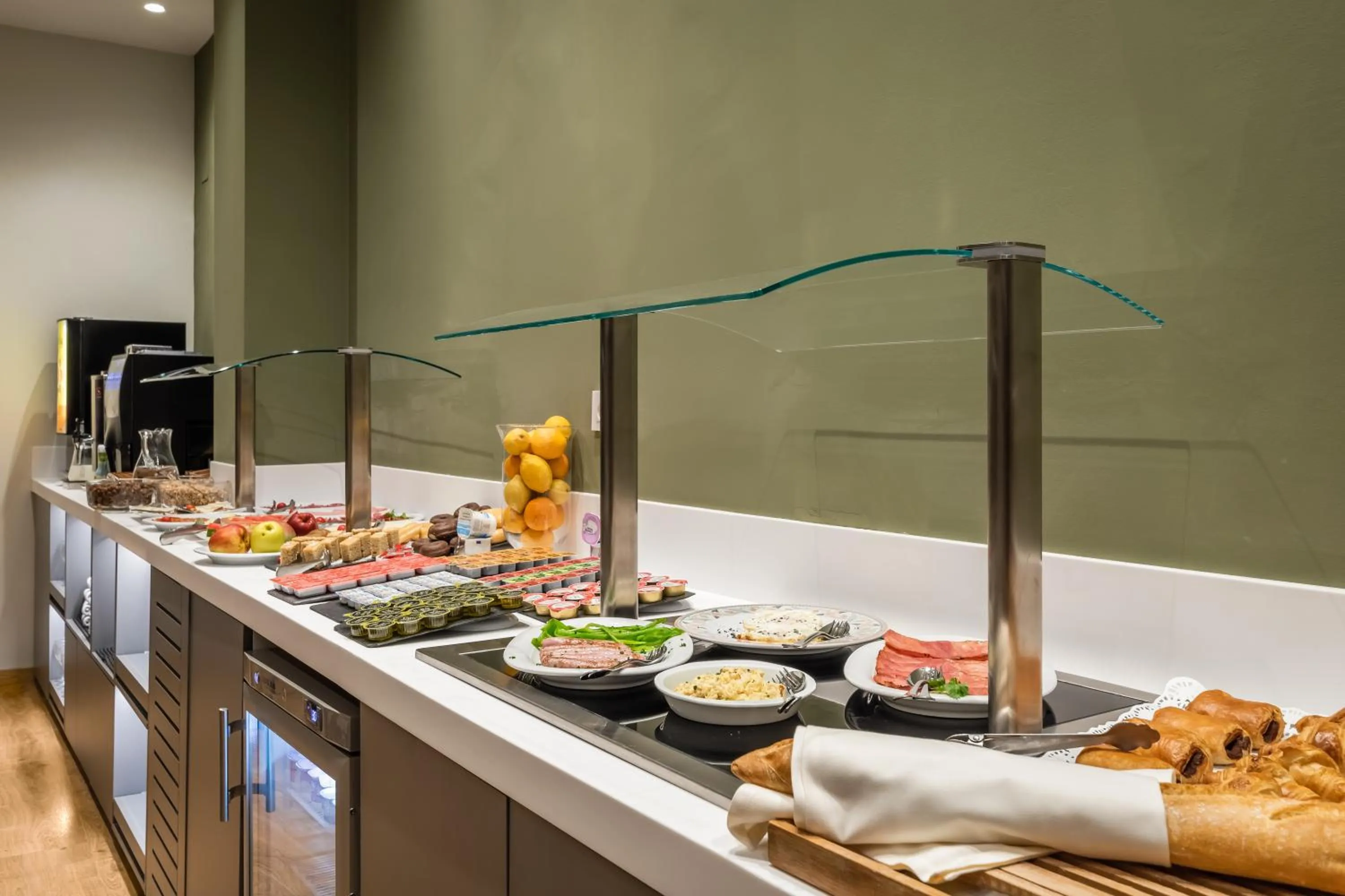 Food and drinks in Hotel Don Jaime 54