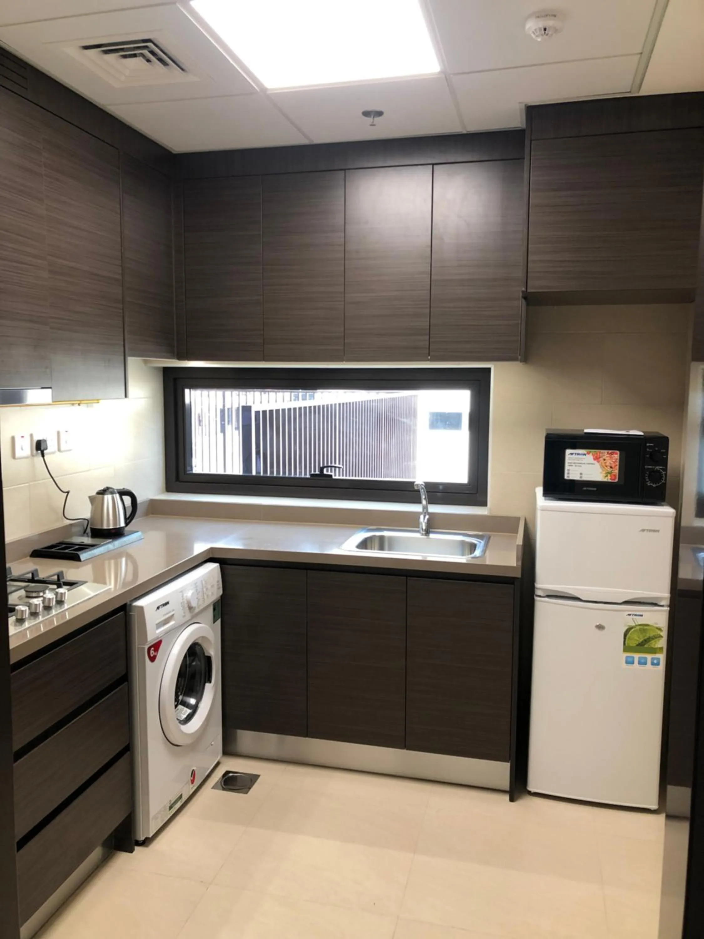 Kitchen or kitchenette in Azur Regency Hotel Apartments