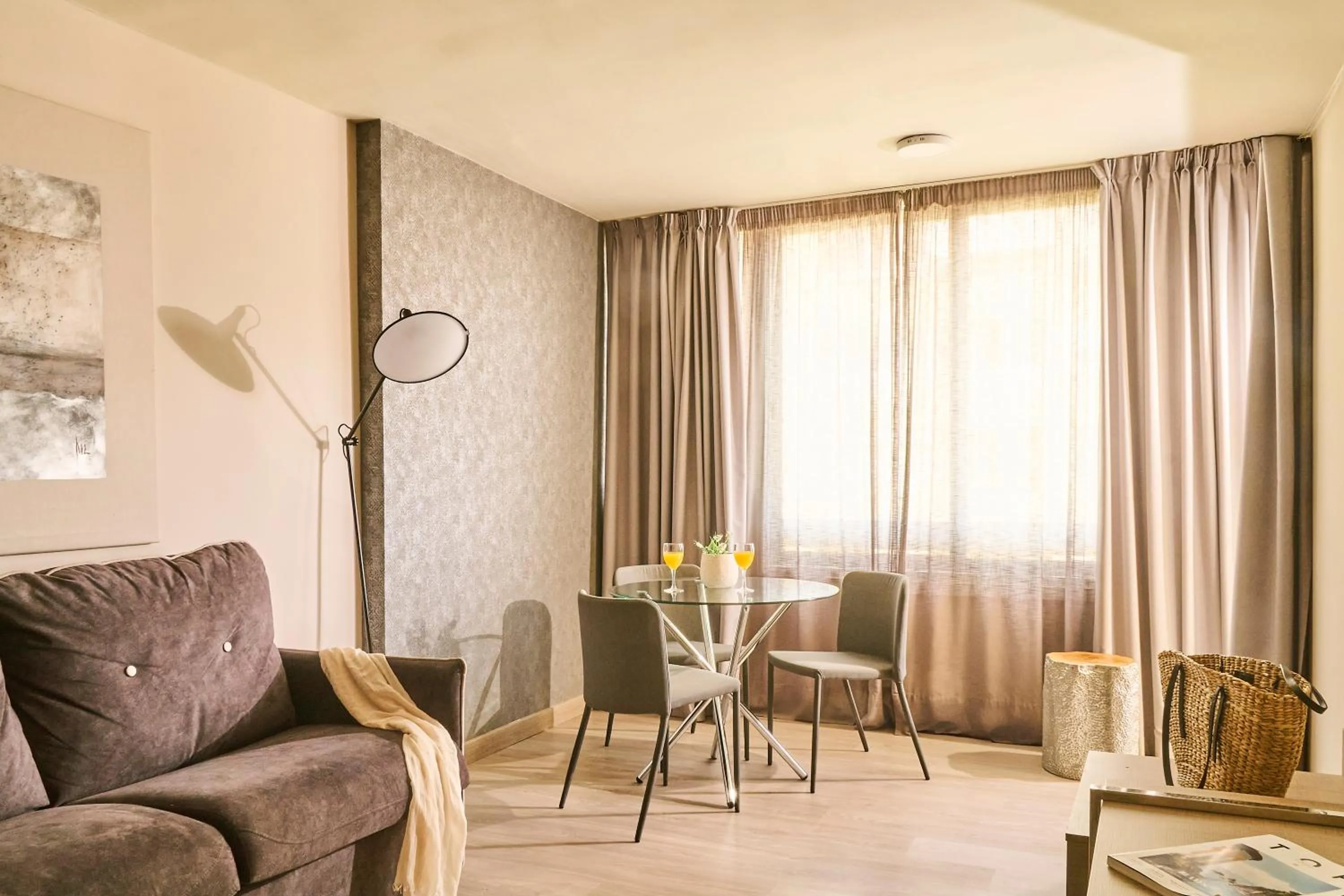 Dining area in Ona Marbella Inn