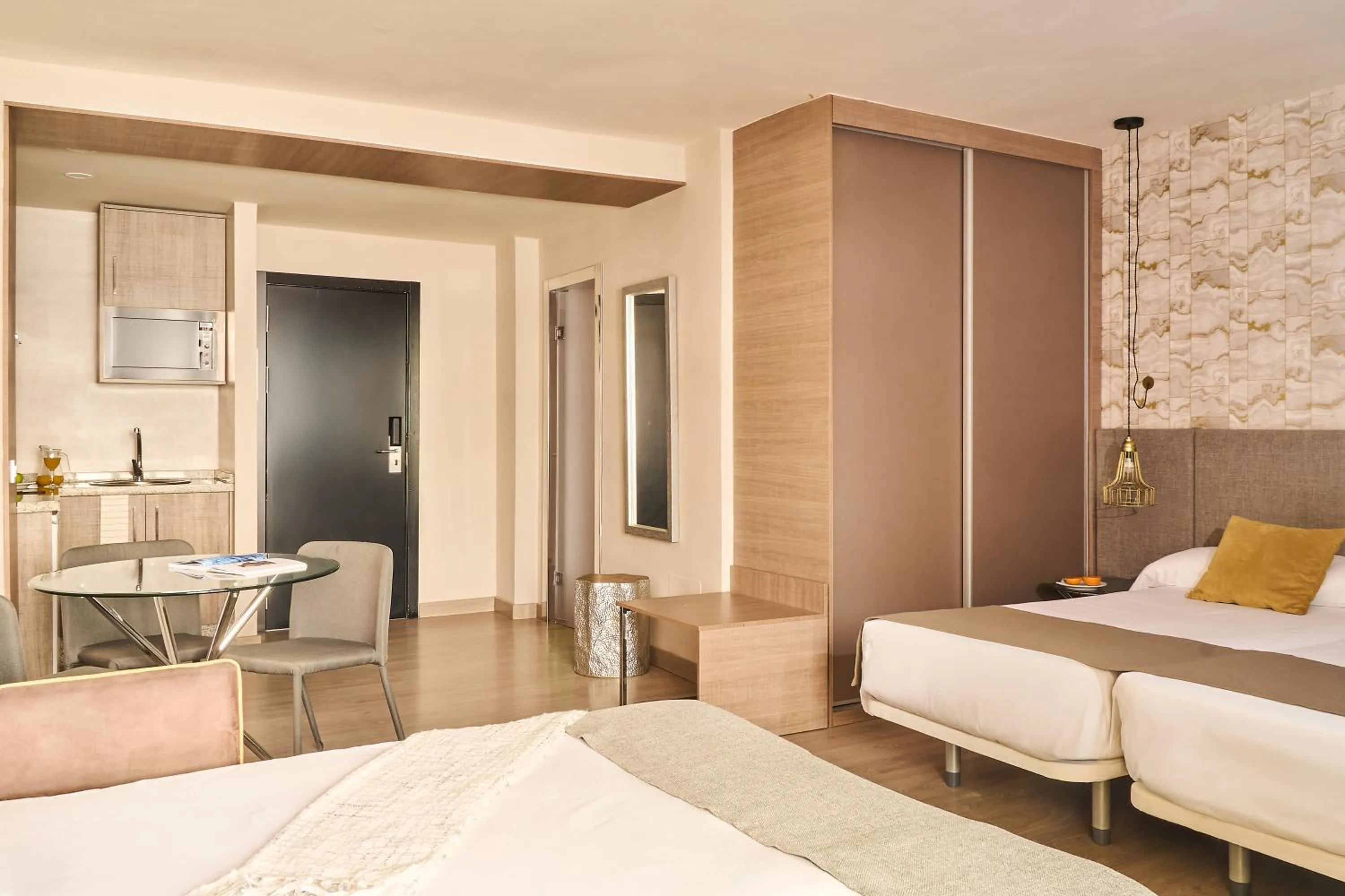 Photo of the whole room, Bed in Ona Marbella Inn