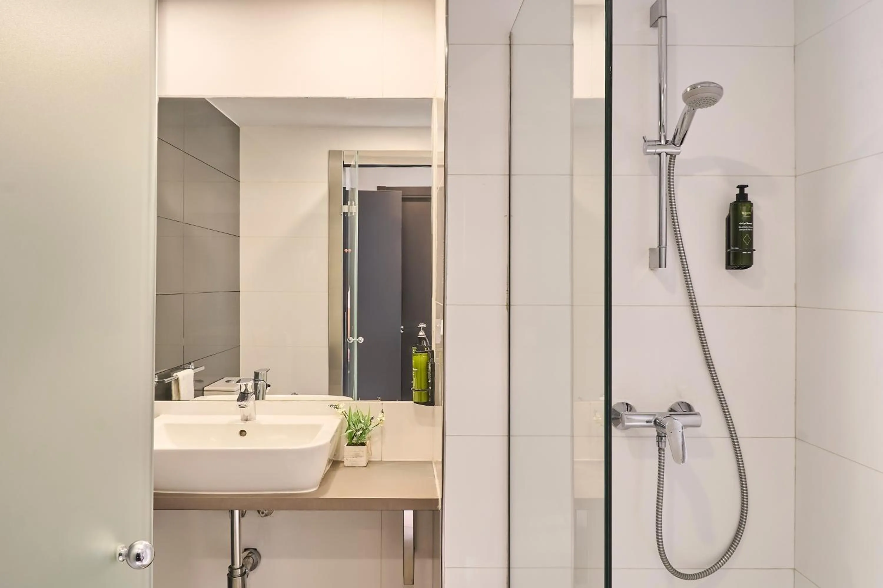 Bathroom in Ona Marbella Inn