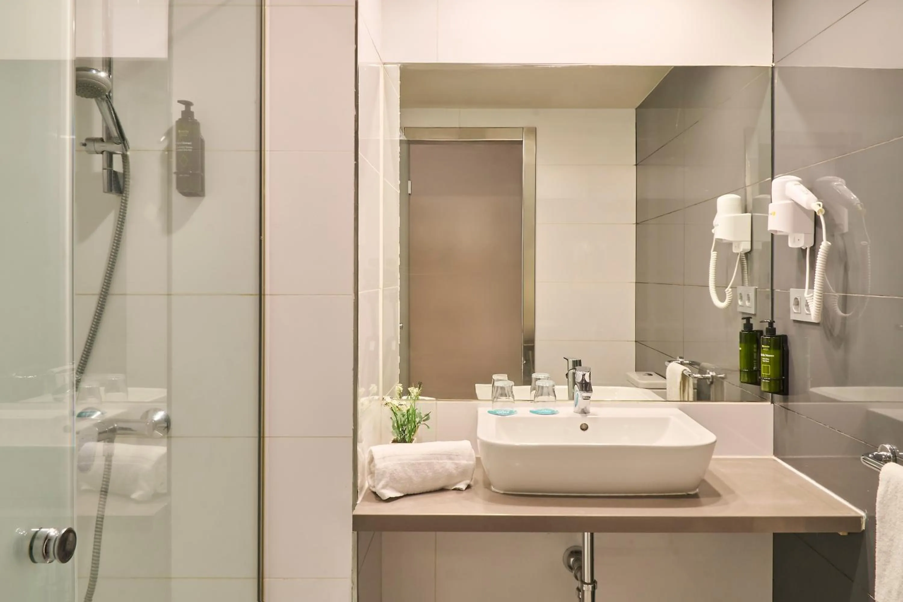 Bathroom in Ona Marbella Inn