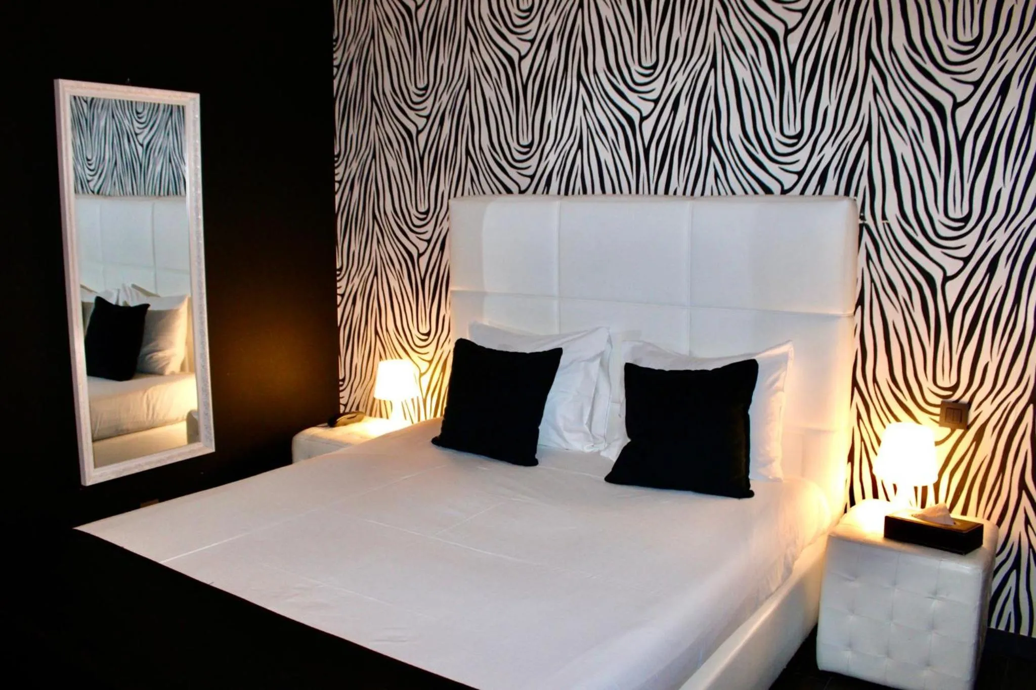 Bed in V E R O N E - Rooms & Suites - Liège - Rocourt