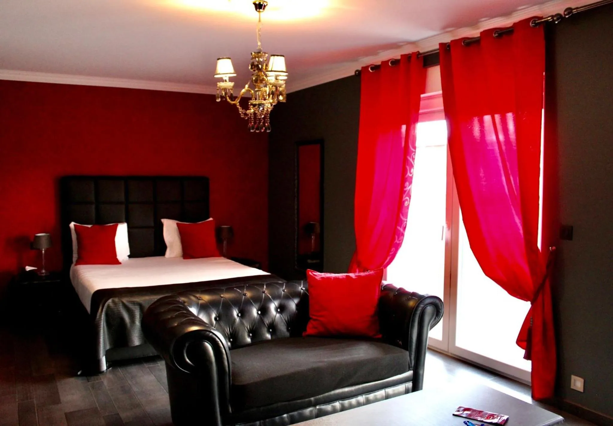 Bed in V E R O N E - Rooms & Suites - Liège - Rocourt