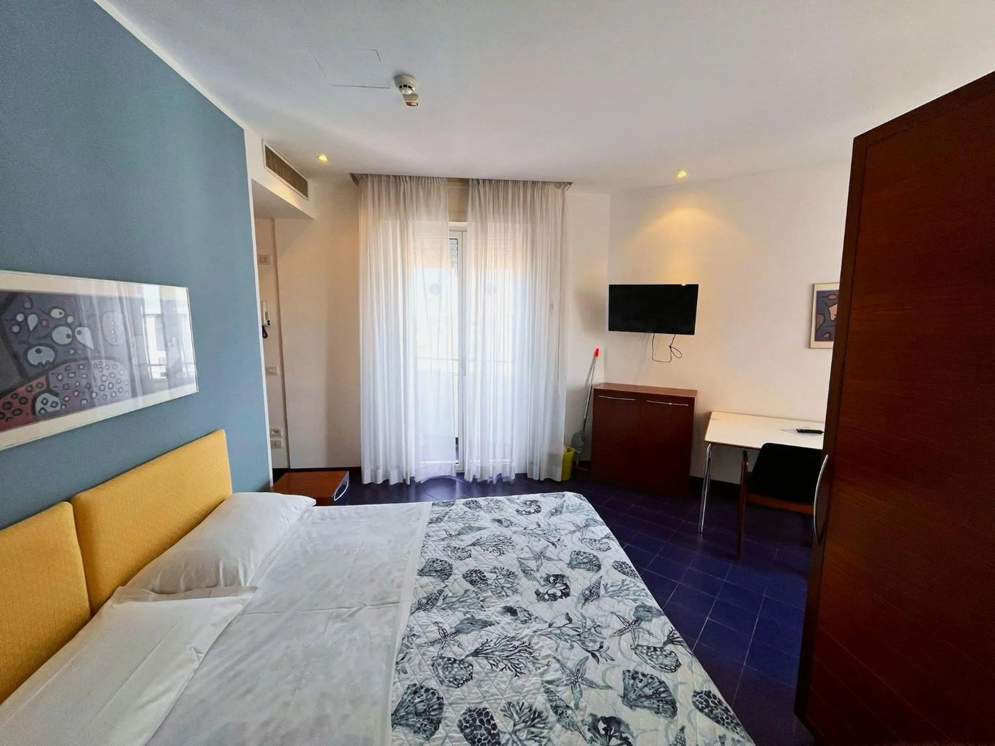 Bed in Residence Adriatico