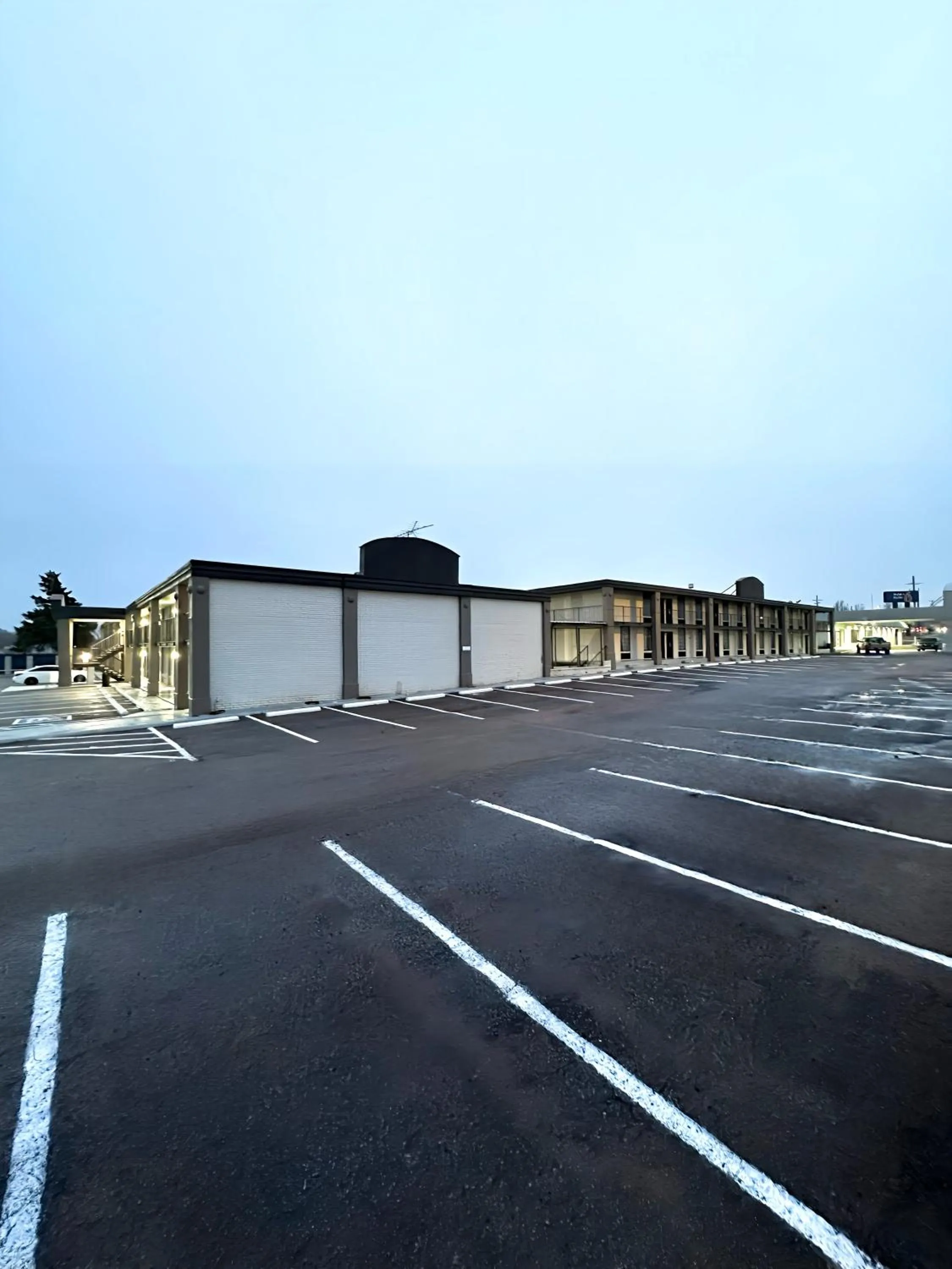 Property building in Motel 6 Chickasha, OK