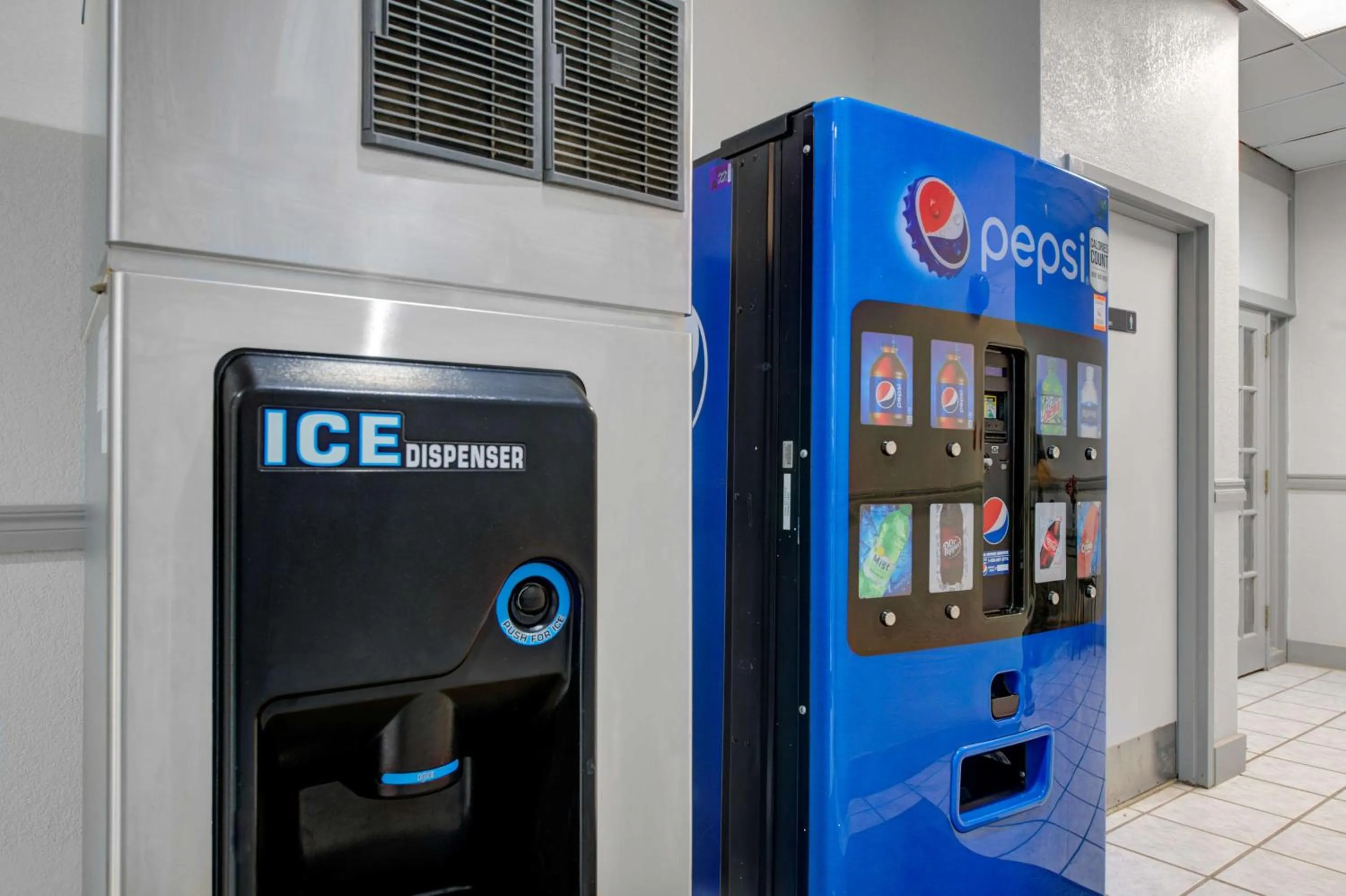 Property building in Motel 6 Chickasha, OK