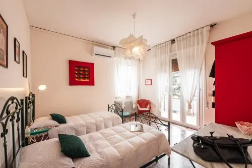 Casa Fuori Casa - 200 mt dal casello autostradale, parcheggio gratuito, garage moto