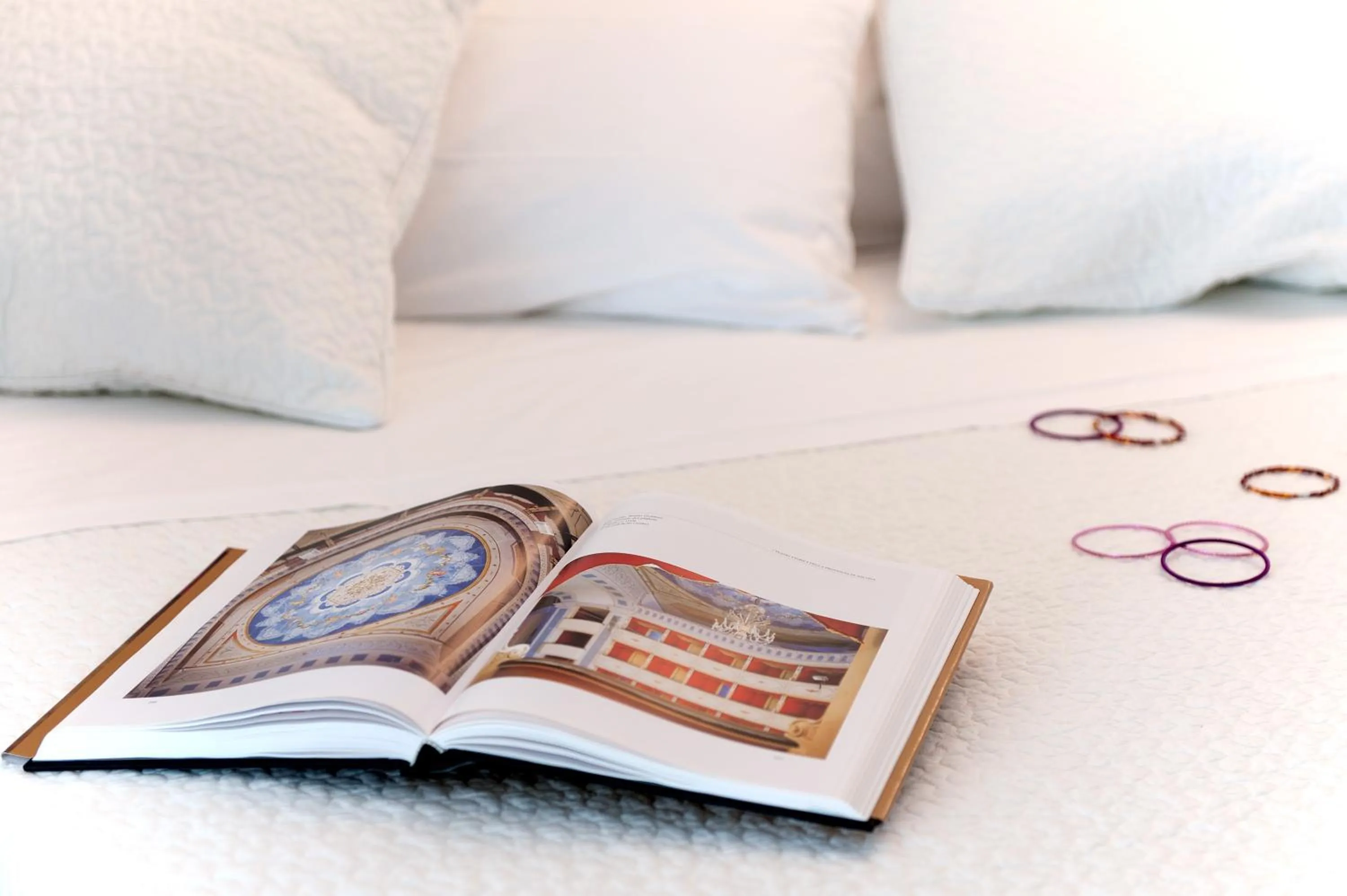 Decorative detail, Bed in Palazzo Boscareto - suites di charme in centro storico - garage moto, box bici