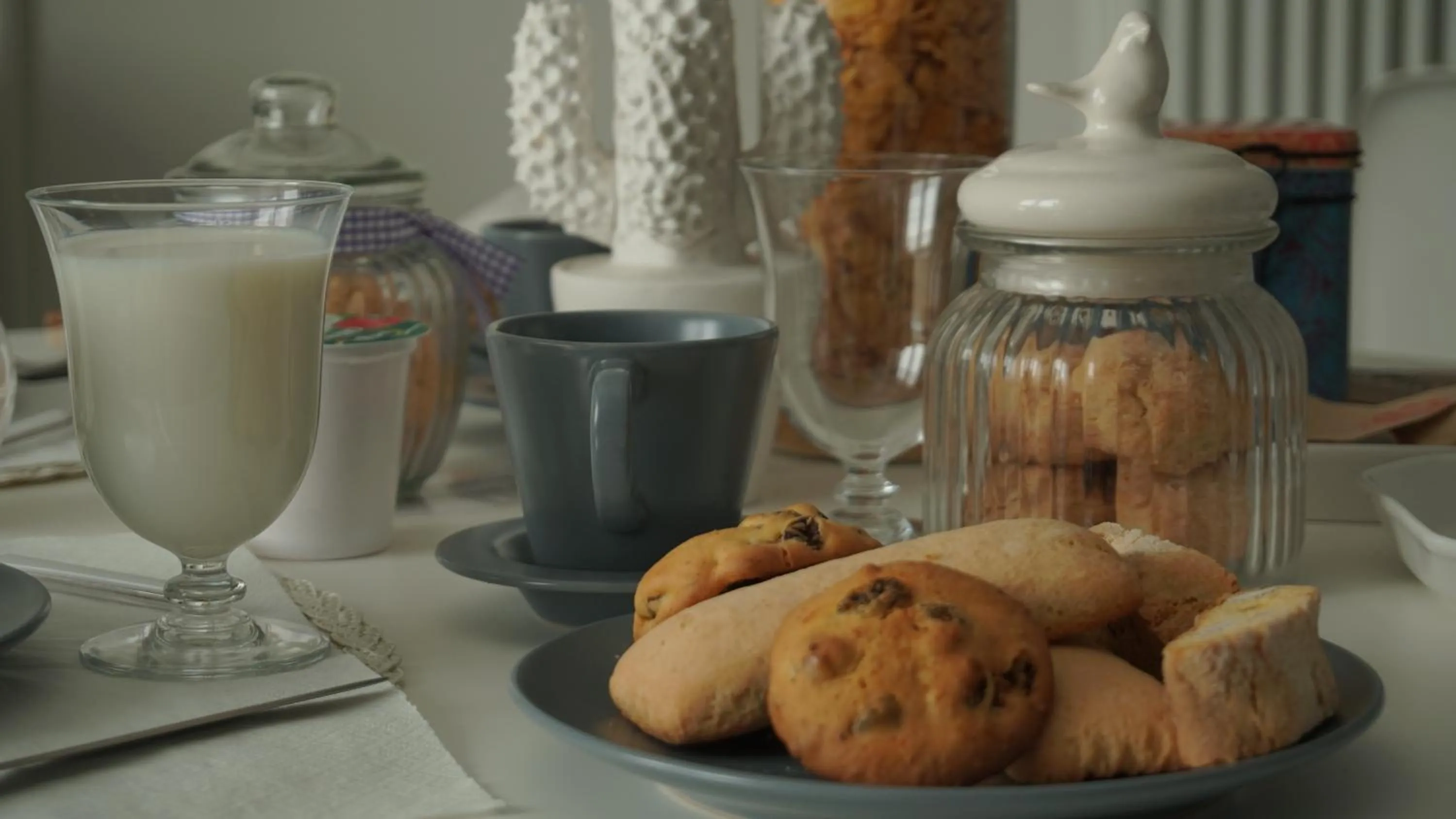 Italian breakfast in Palazzo Boscareto - suites di charme in centro storico - garage moto, box bici