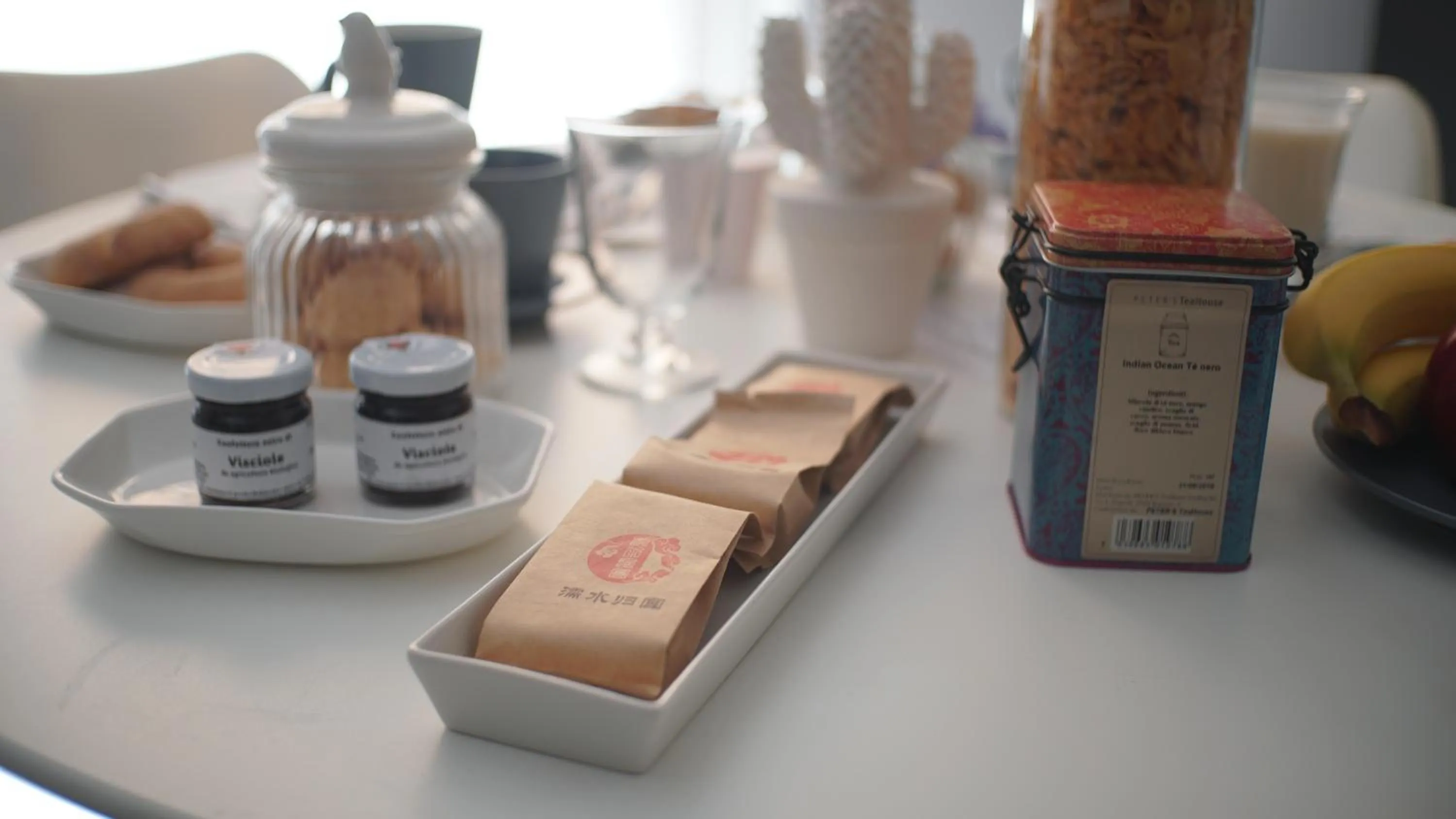 Coffee/tea facilities in Palazzo Boscareto - suites di charme in centro storico - garage moto, box bici