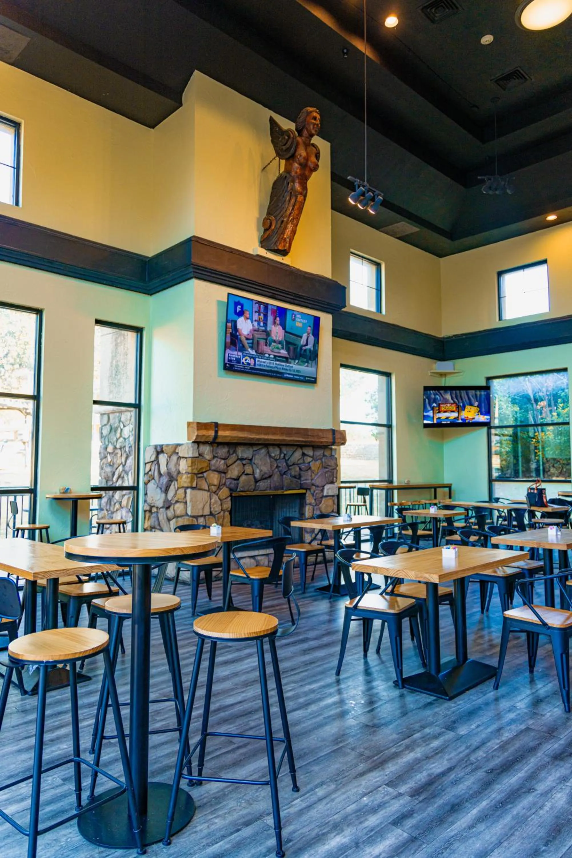 Communal lounge/ TV room in Tanglewood Resort on Lake Texoma, an Ascend Collection Resort