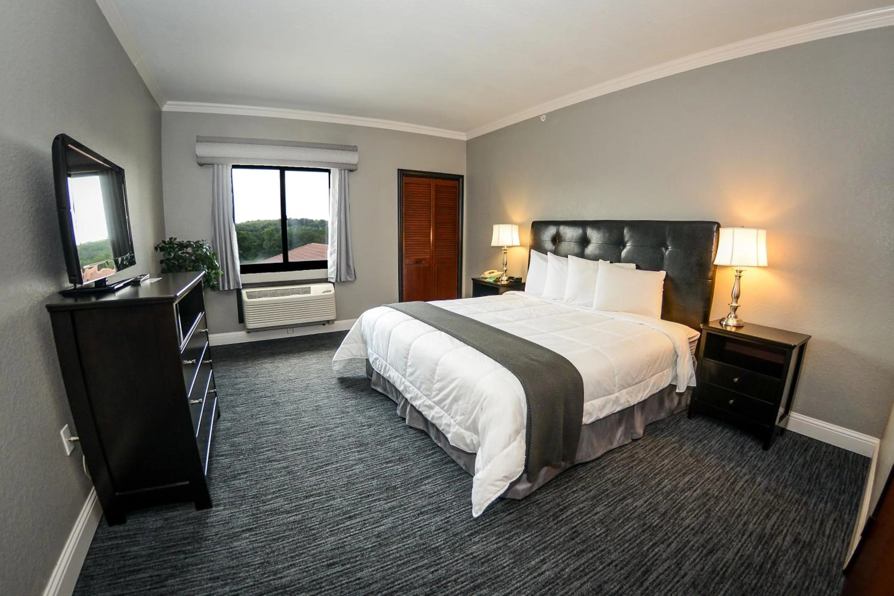 Bed in Tanglewood Resort on Lake Texoma, an Ascend Collection Resort