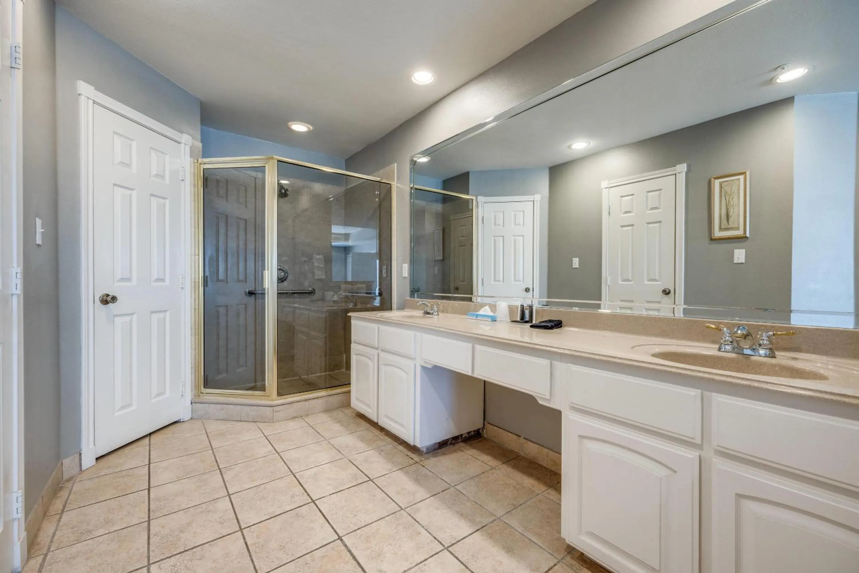 Bedroom in Tanglewood Resort on Lake Texoma, an Ascend Collection Resort