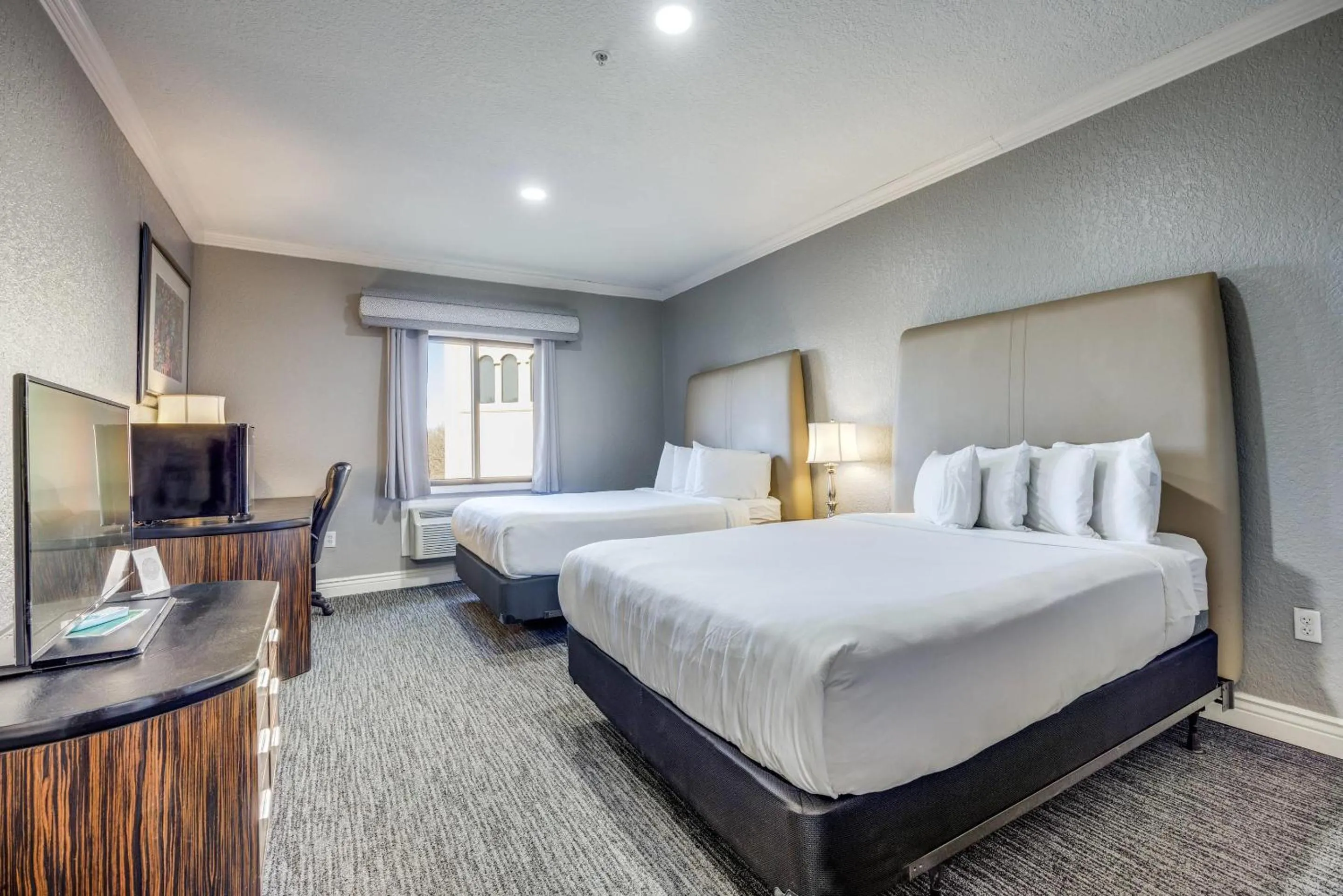 Bedroom, Bed in Tanglewood Resort on Lake Texoma, an Ascend Collection Resort