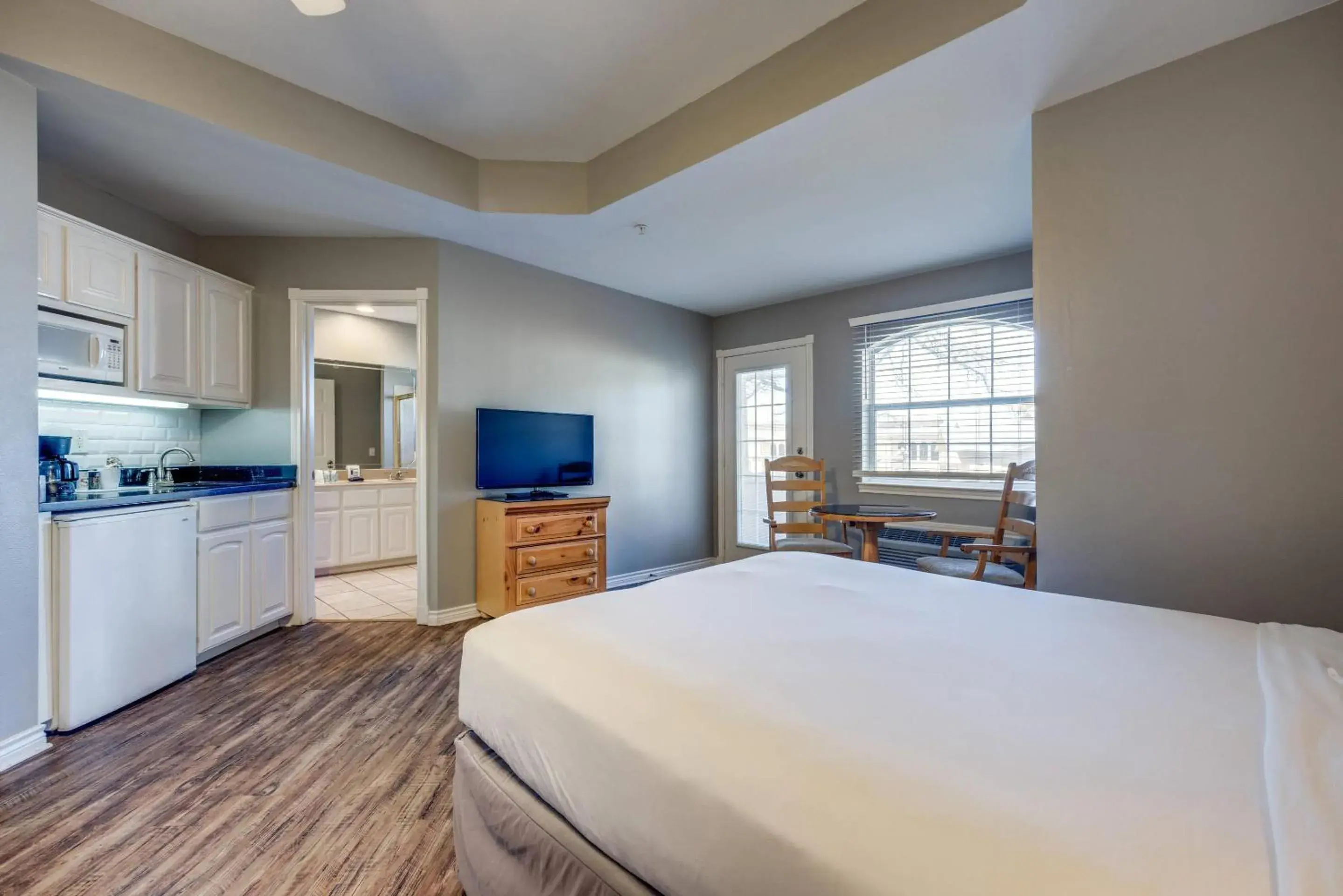 2 Queen Beds, Efficiency Suite/Non Smoking in Tanglewood Resort on Lake Texoma, an Ascend Collection Resort 2 Queen Beds, Efficiency Suite/Non Smoking in Tanglewood Resort on Lake Texoma, an Ascend Collection Resort