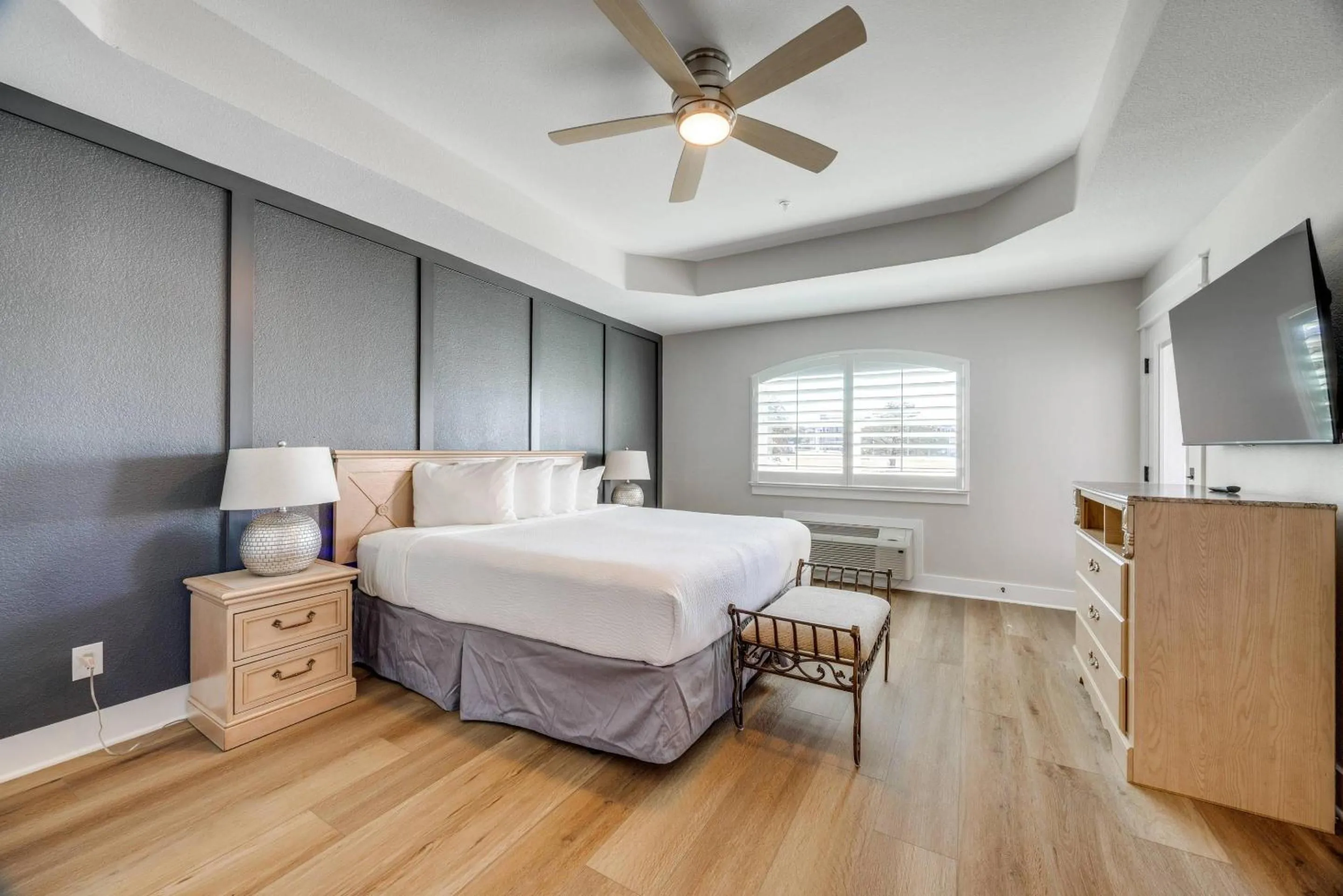 Bedroom, Bed in Tanglewood Resort on Lake Texoma, an Ascend Collection Resort