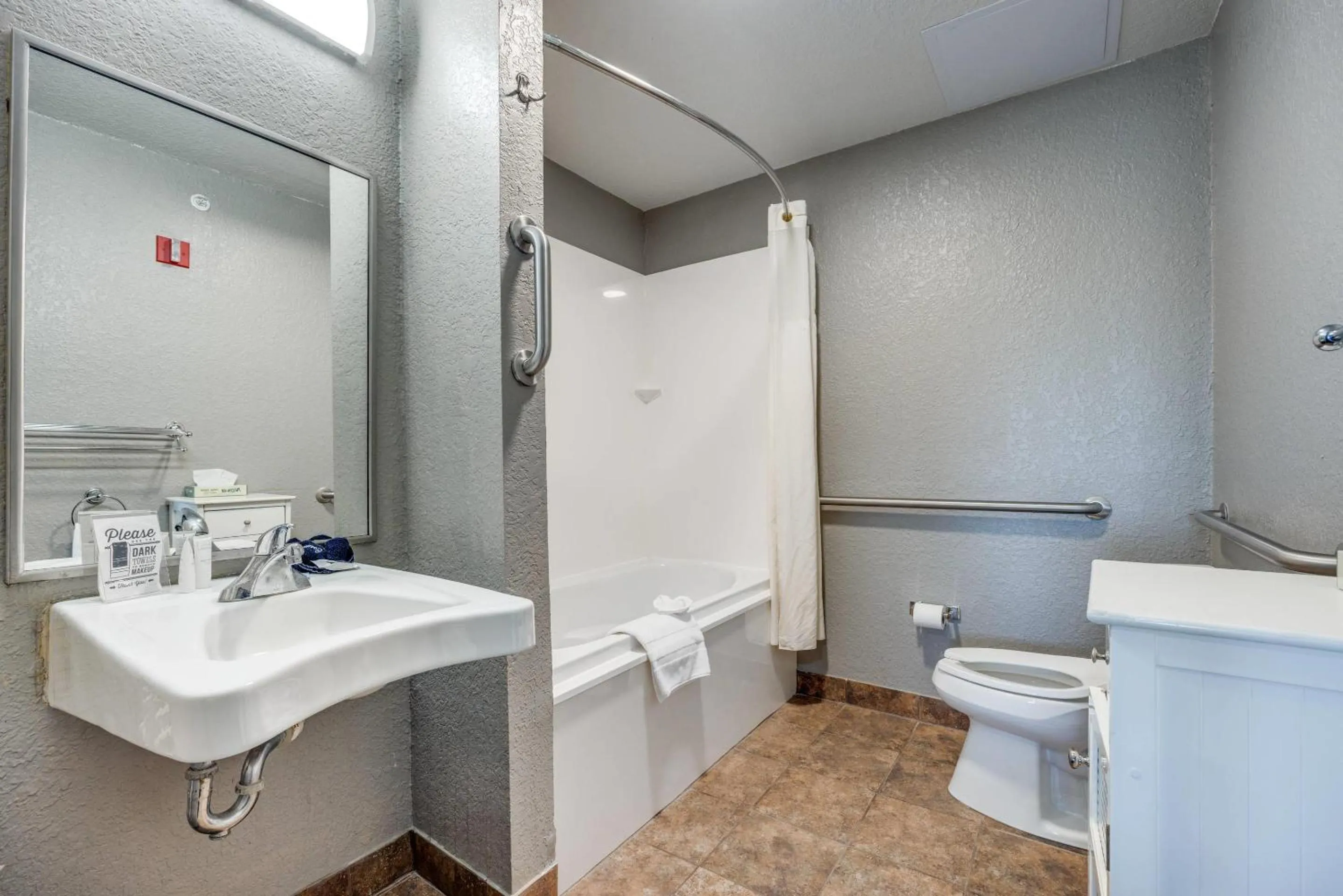 Bedroom in Tanglewood Resort on Lake Texoma, an Ascend Collection Resort