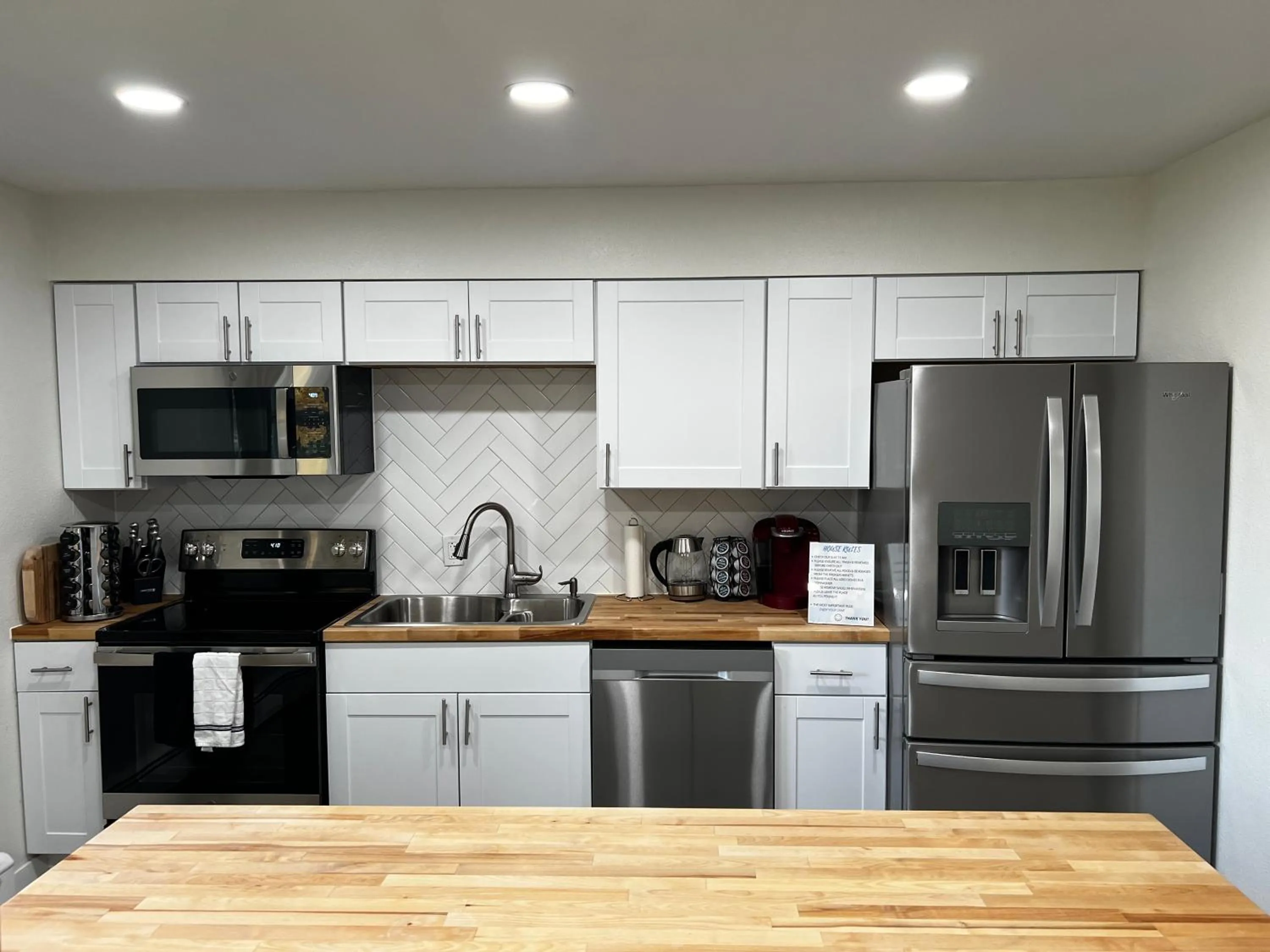 Coffee/tea facilities in Anchorage midtown apartment- Wyoming 1