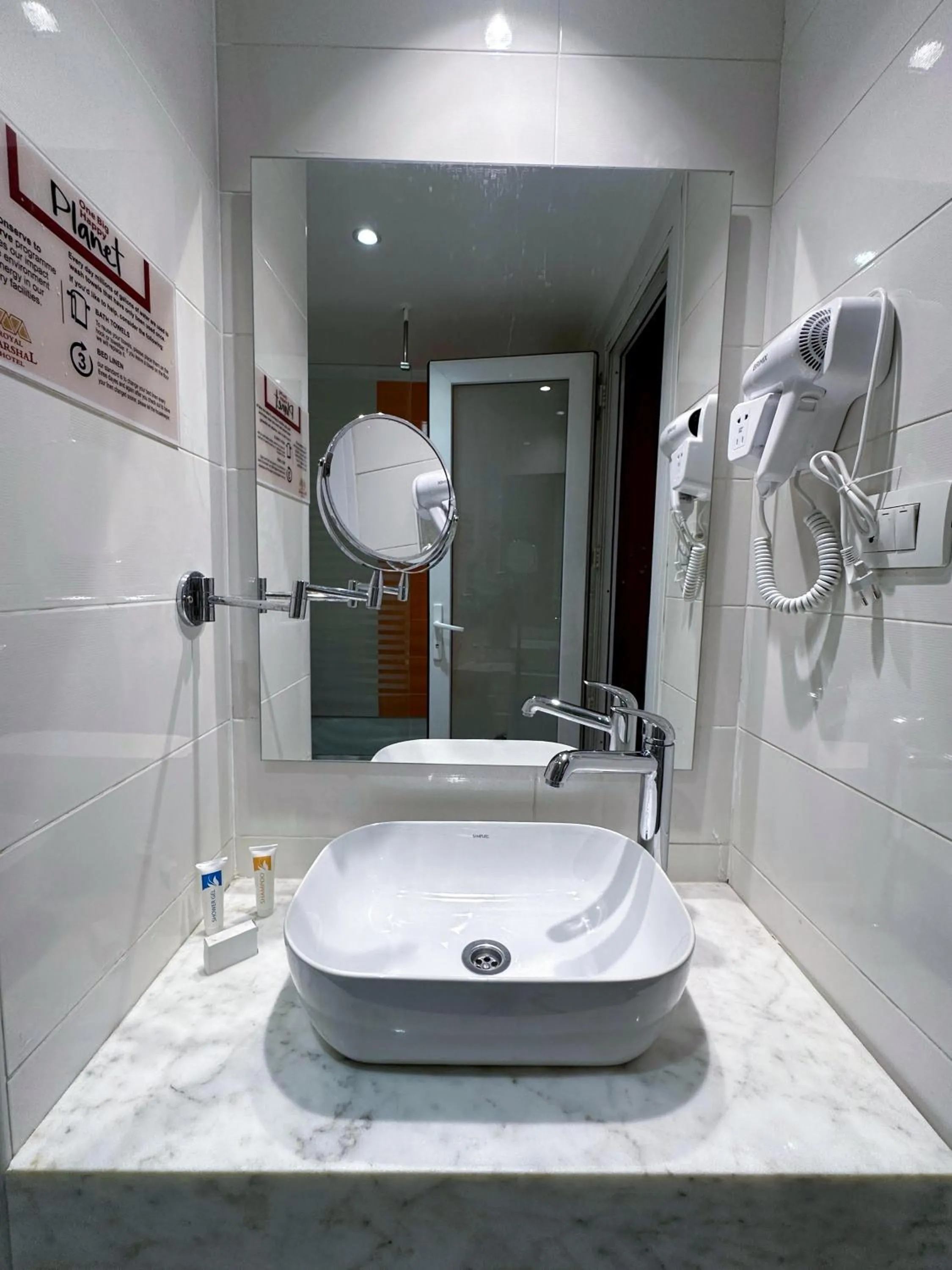 Bath in Hotel Royal Marshal