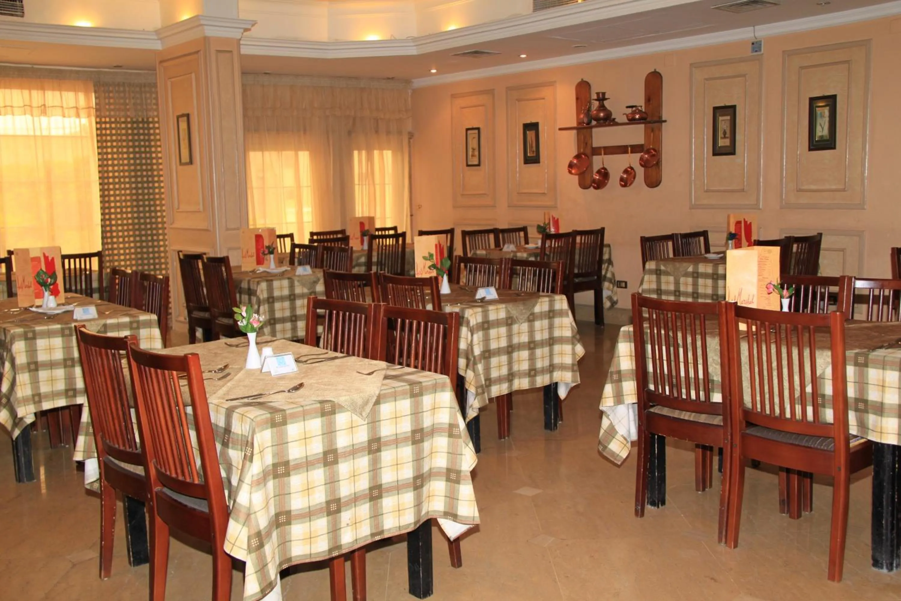 Restaurant/places to eat in Hotel Royal Marshal