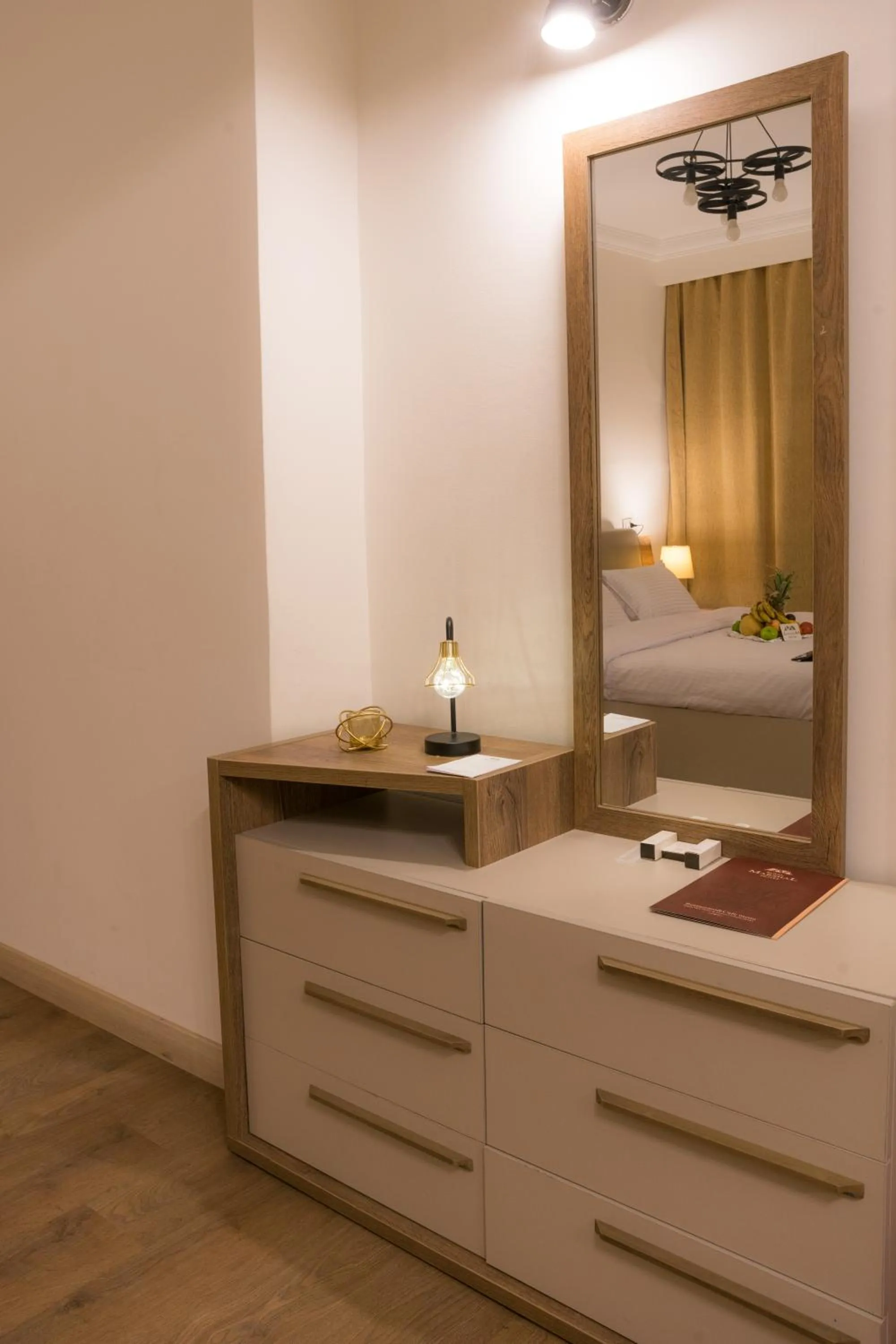 Bird's eye view, Bed in Hotel Royal Marshal