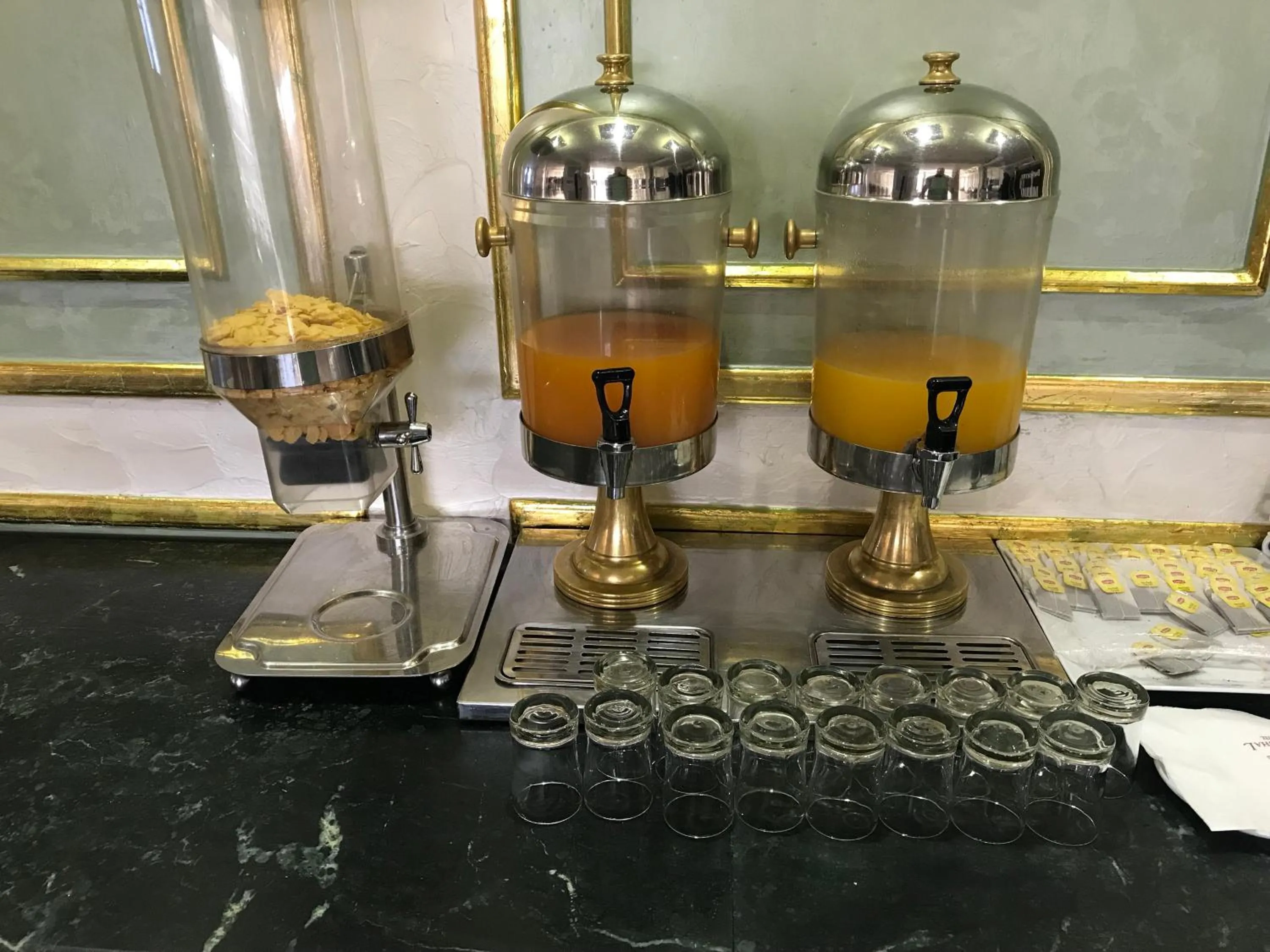 Coffee/tea facilities in Hotel Royal Marshal