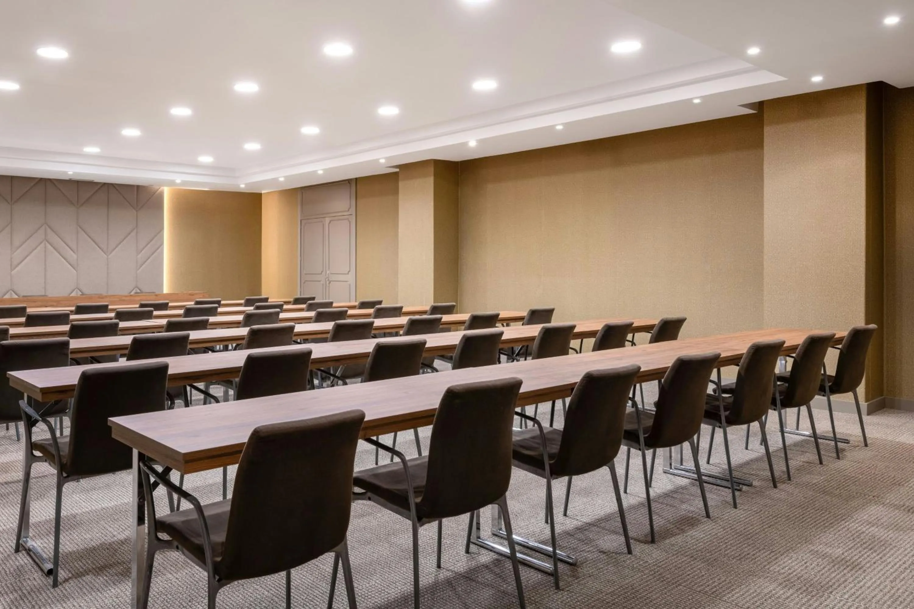 Meeting/conference room in AC Hotel Ciudad de Sevilla by Marriott