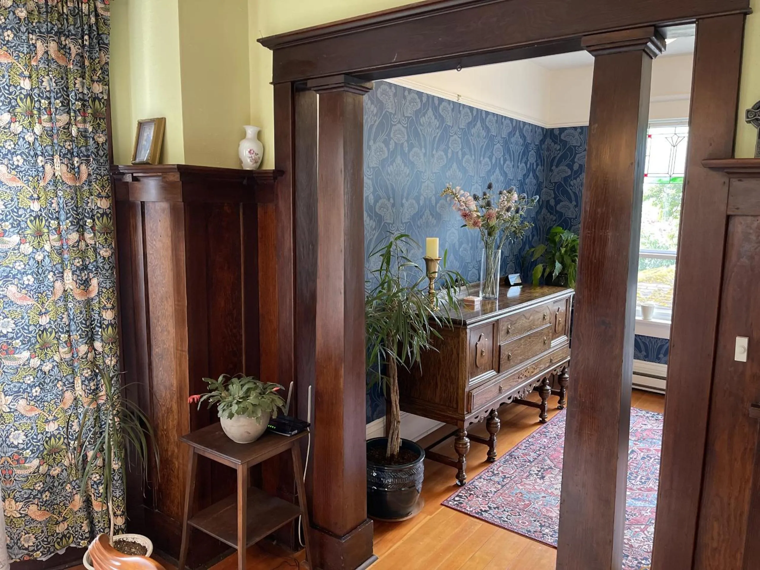 Dining area in Fisher House Victoria Bed and Breakfast