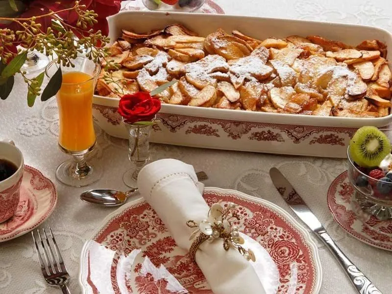 Dining area in Fisher House Victoria Bed and Breakfast