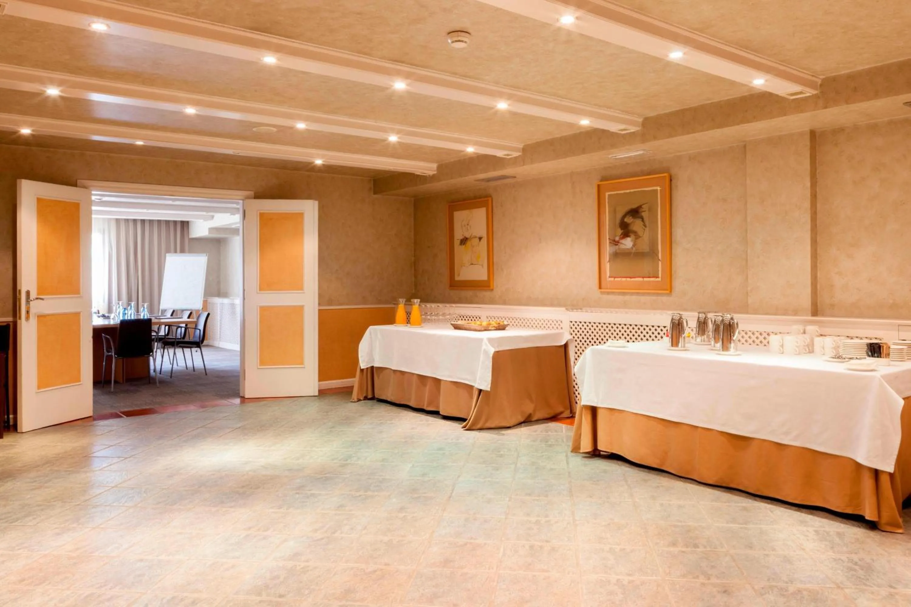 Meeting/conference room, Bed in AC Hotel Ciudad de Toledo by Marriott