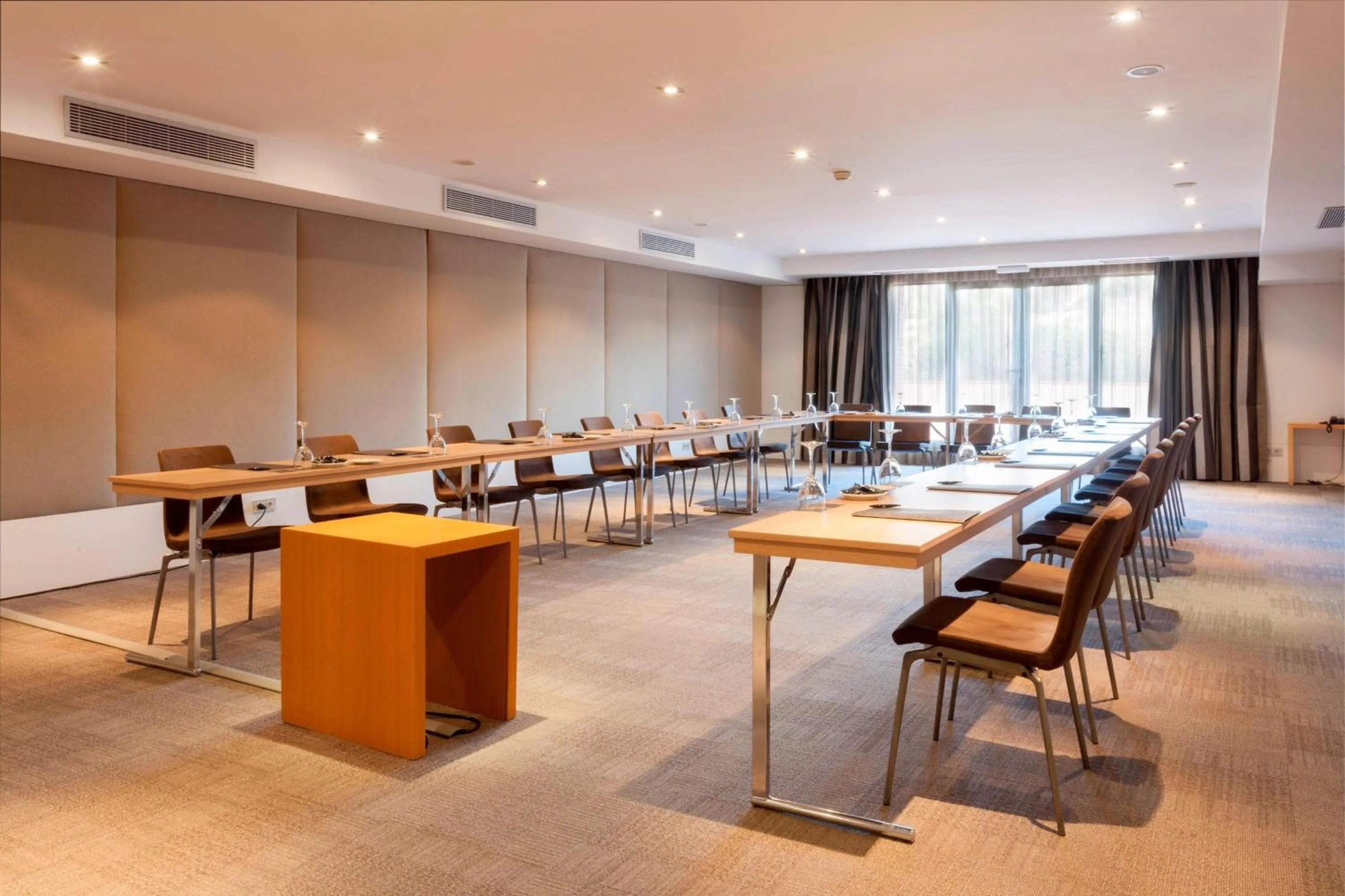 Meeting/conference room in AC Hotel Ciudad de Toledo by Marriott
