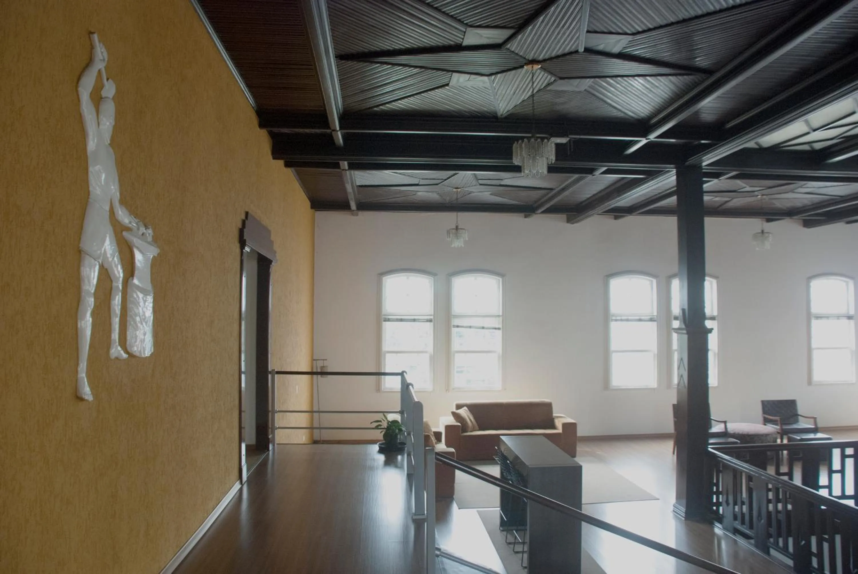 Communal lounge/ TV room in Hara Palace Hotel