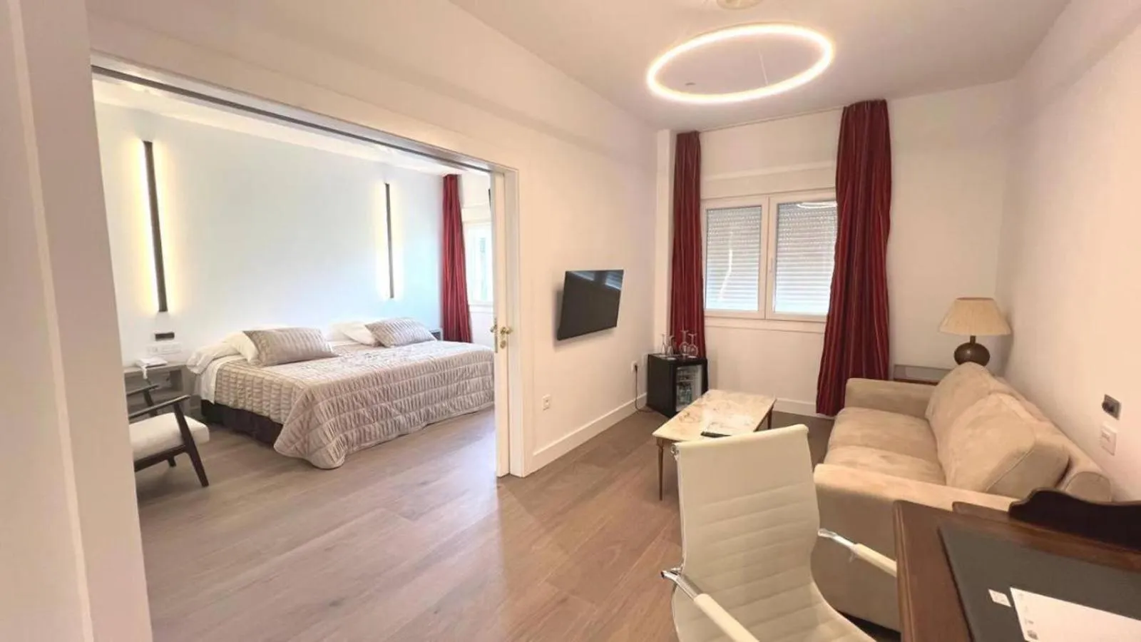 Communal lounge/ TV room, Bed in Hotel Alfonso IX