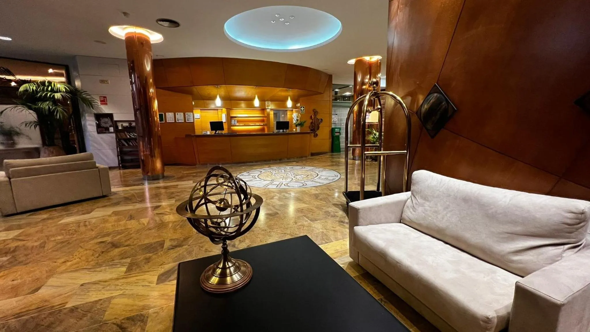 Lobby or reception in Hotel Alfonso IX