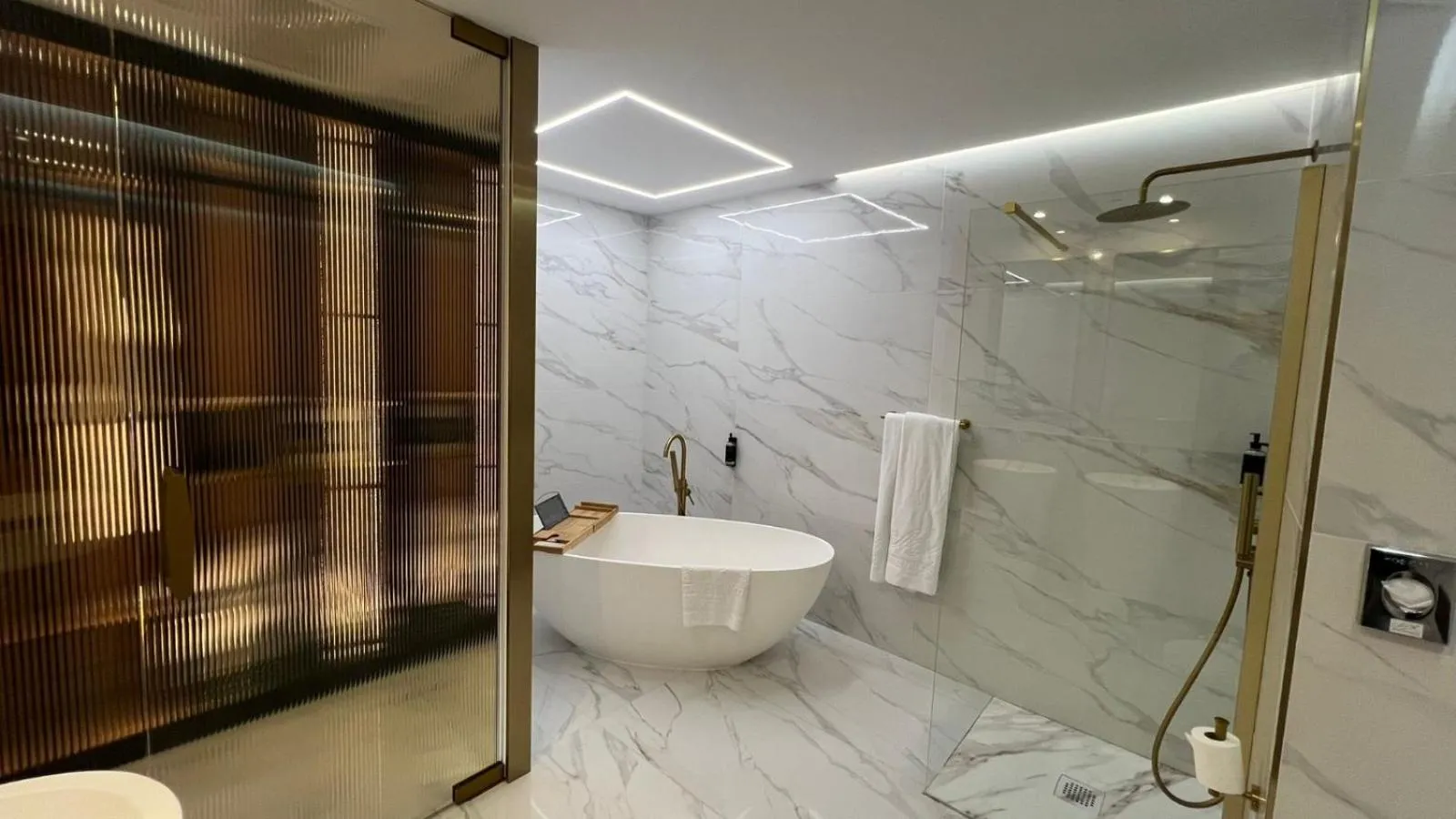 Shower in Hotel Alfonso IX