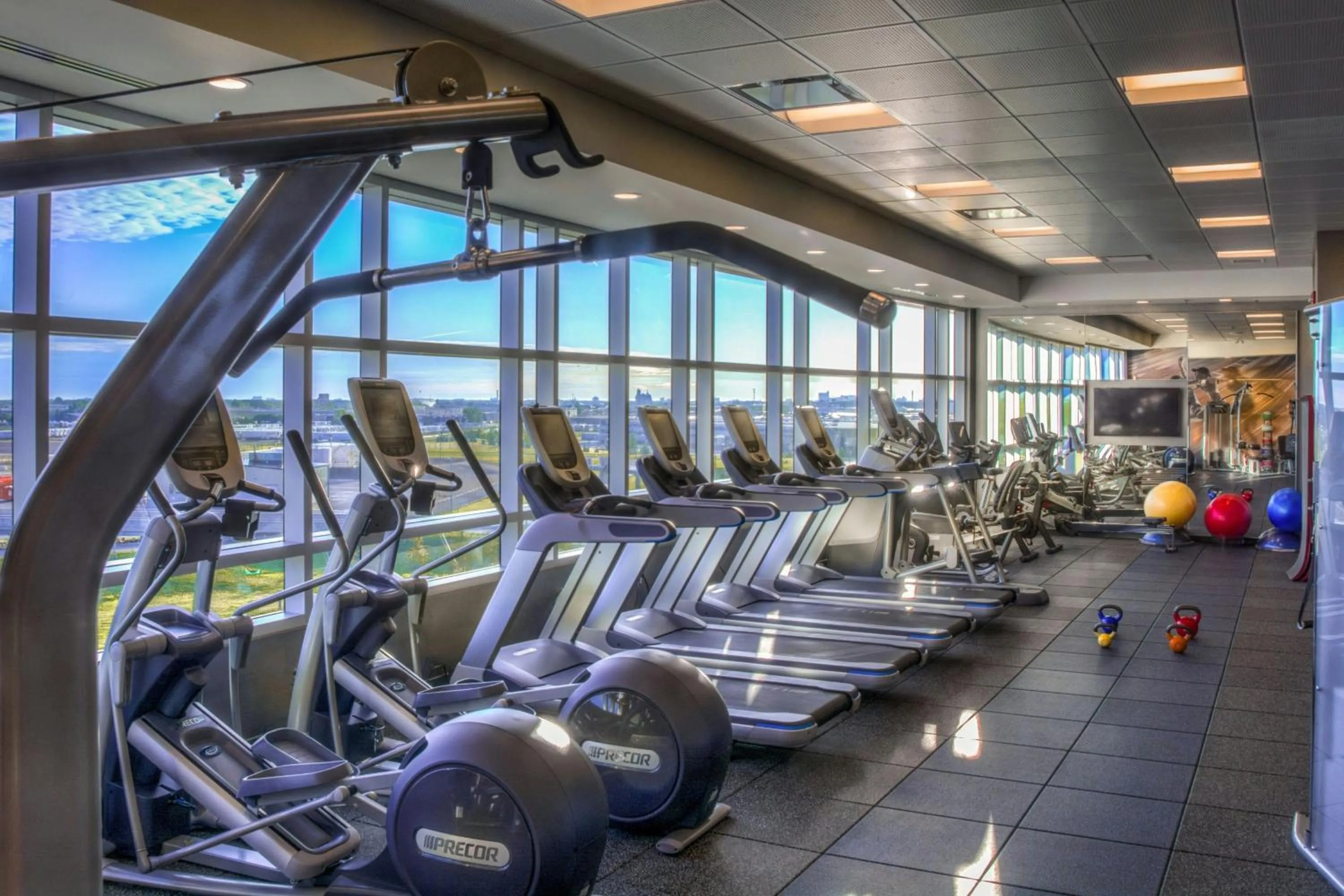 Fitness centre/facilities in Courtyard by Marriott Winnipeg Airport