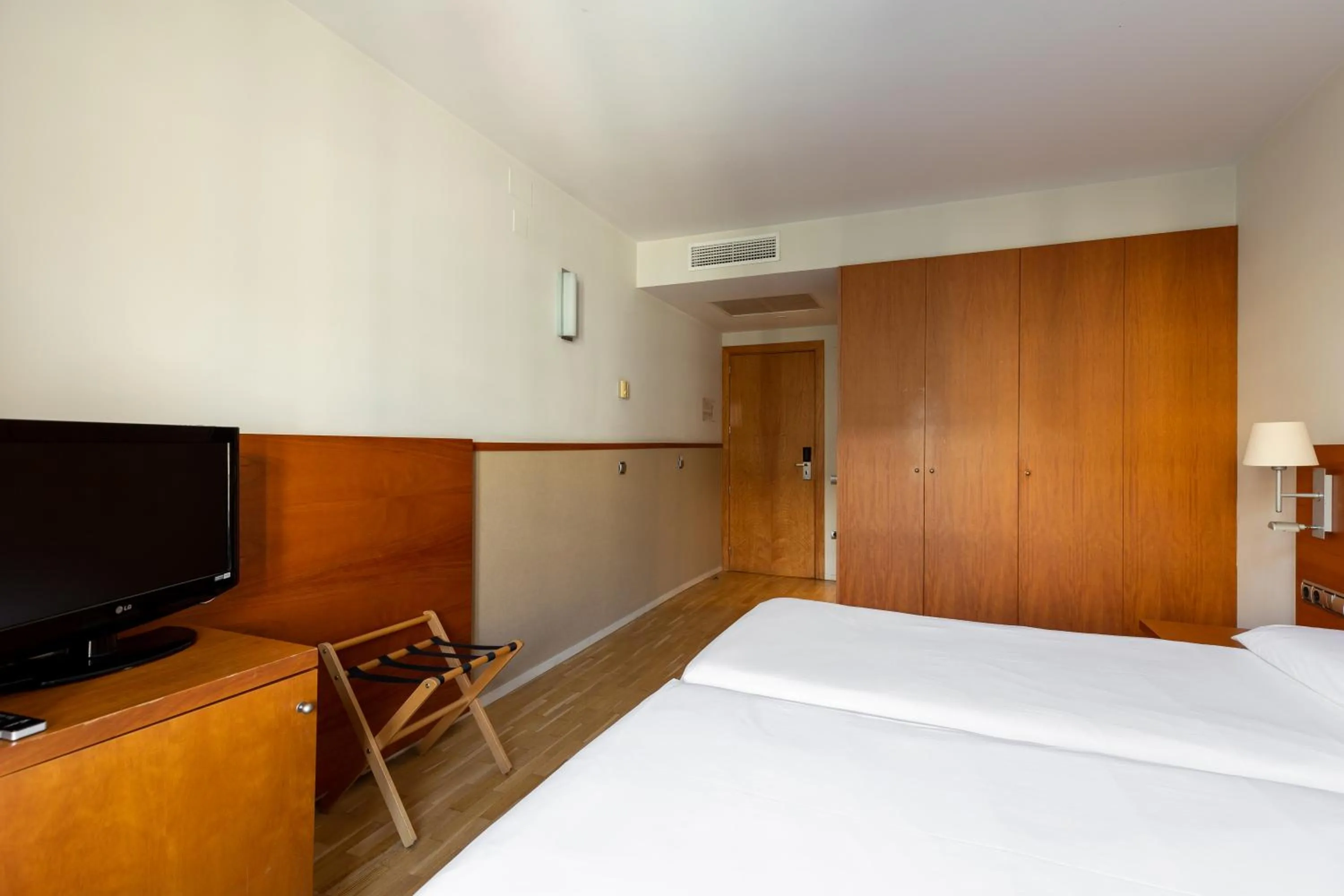Photo of the whole room, Bed in Onix Rambla