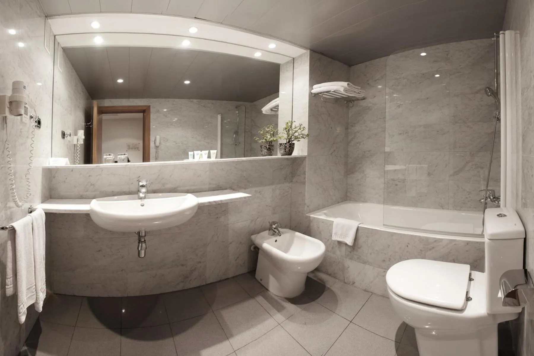 Toilet in Onix Rambla