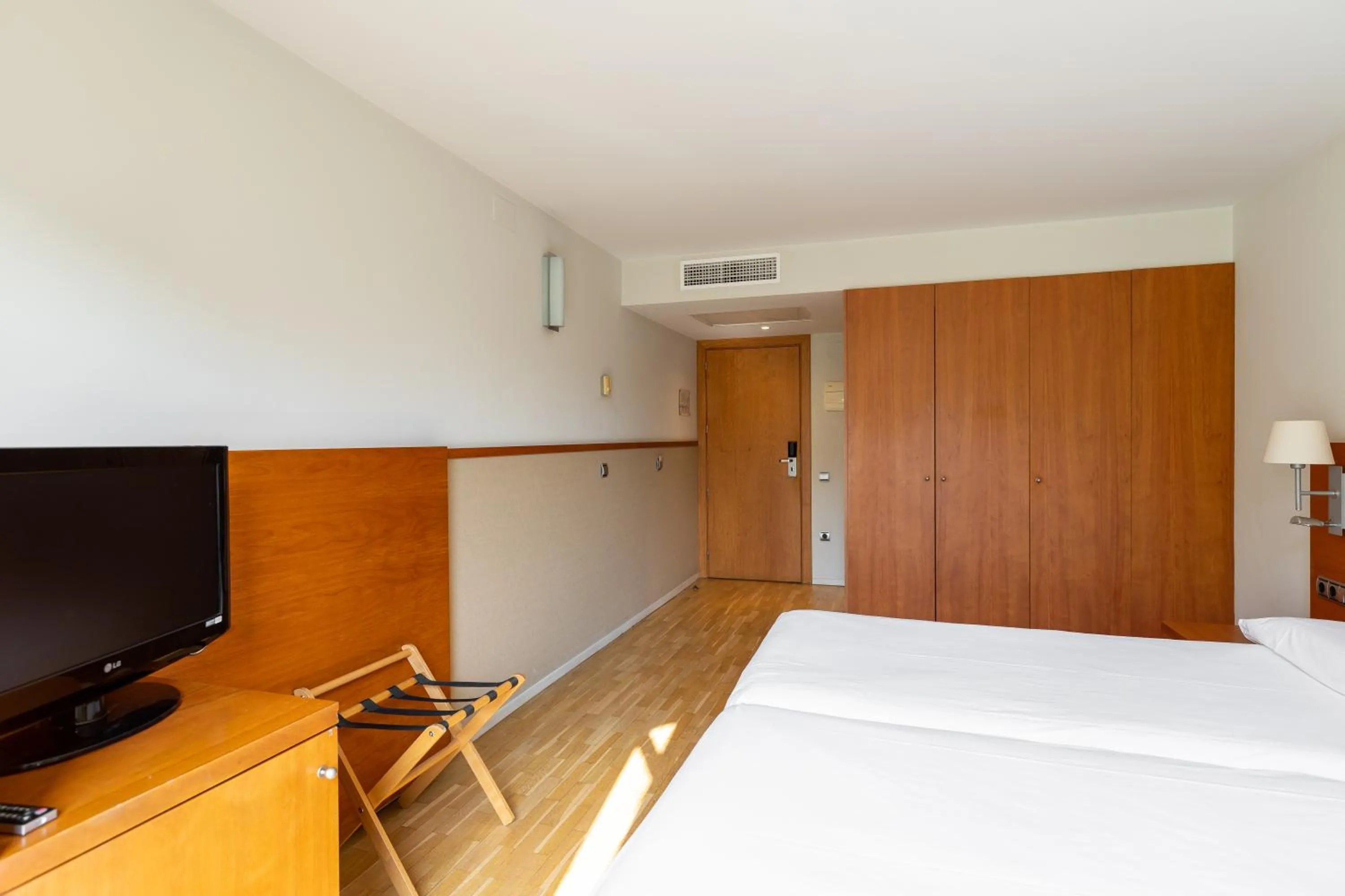 Photo of the whole room, Bed in Onix Rambla