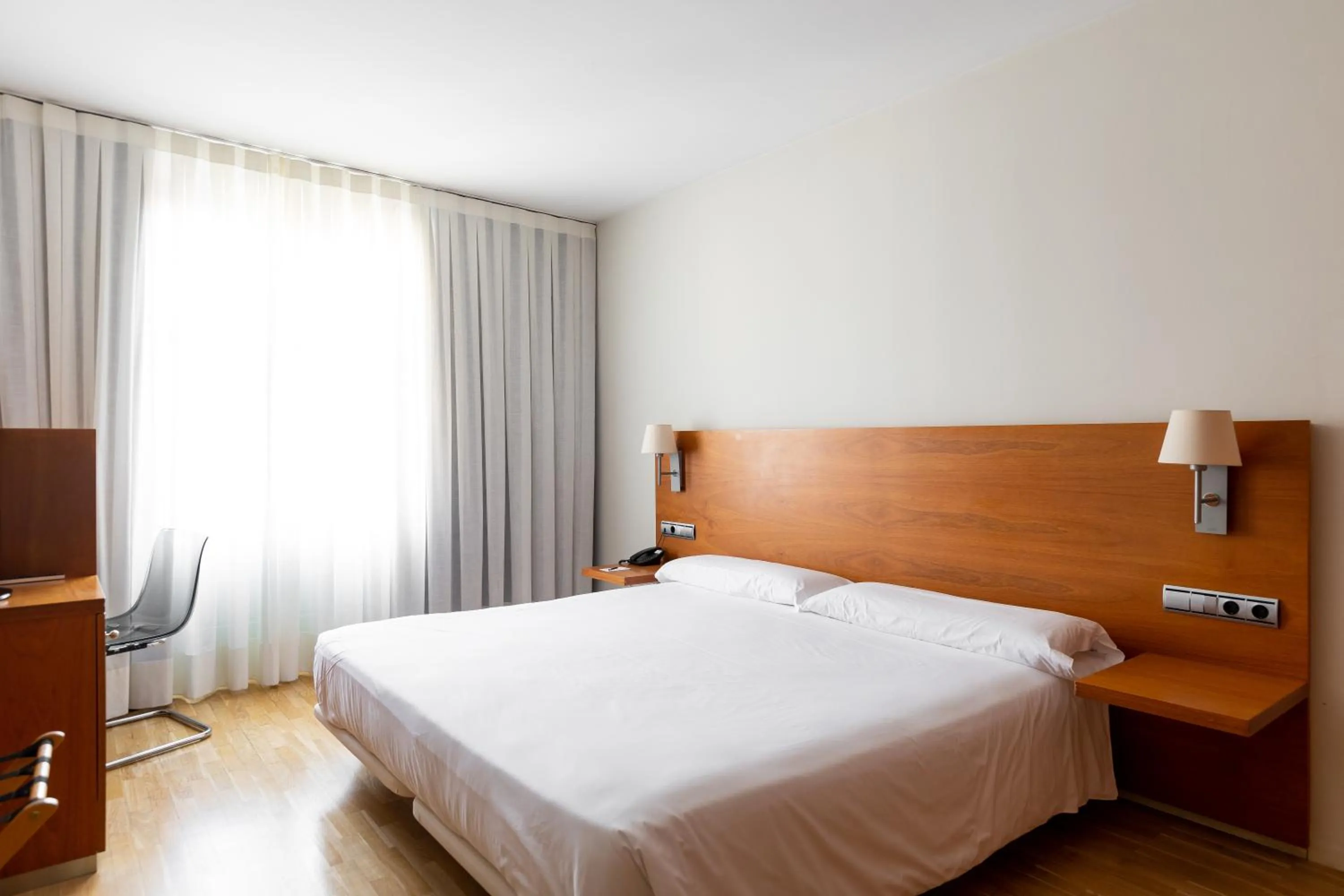 Photo of the whole room, Bed in Onix Rambla