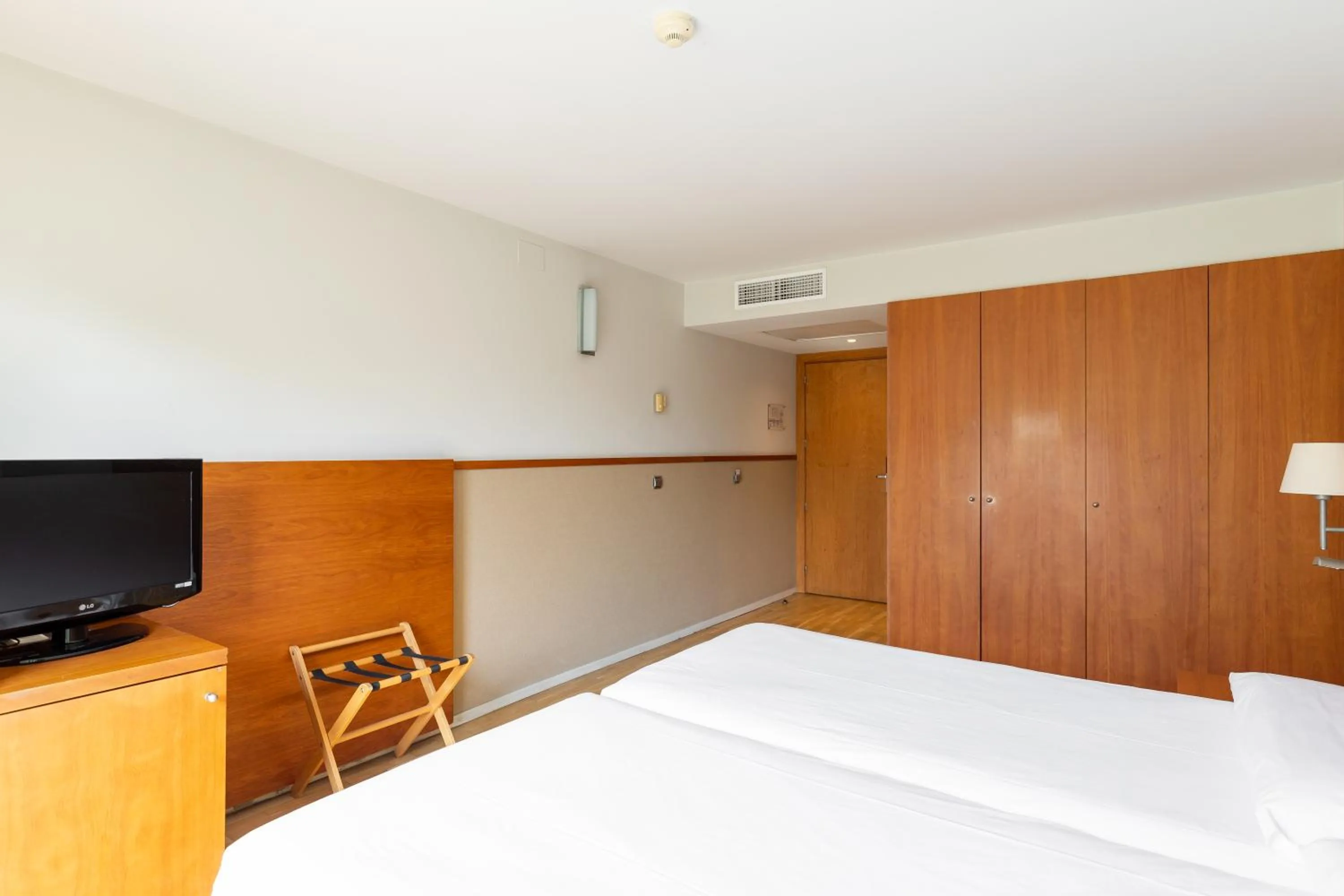 Photo of the whole room, Bed in Onix Rambla